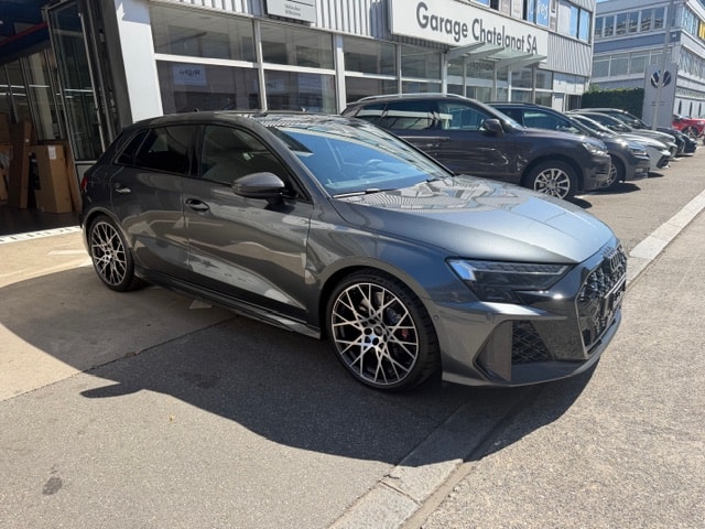 AUDI RS3 Sportback 2.5 TSI quattro S-tronic-image-11