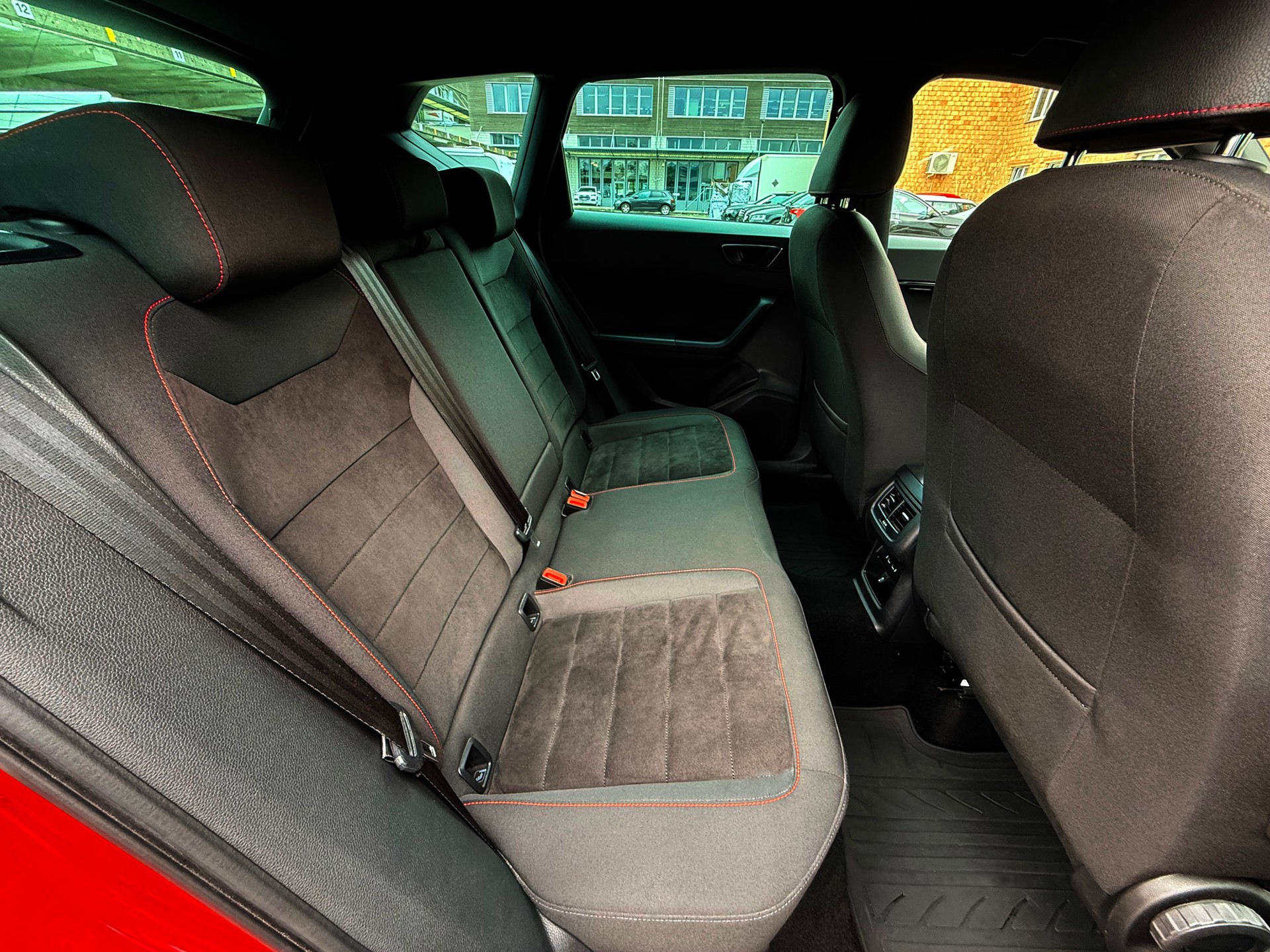 SEAT Ateca 2.0 TSI FR 4Drive DSG Standheizung-image-17