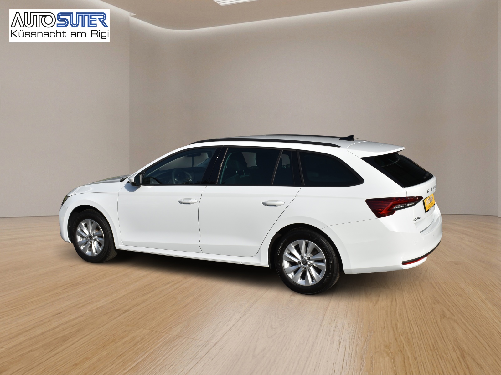 SKODA Octavia Combi 2.0 TDI DSG Selection-showroom-element-3