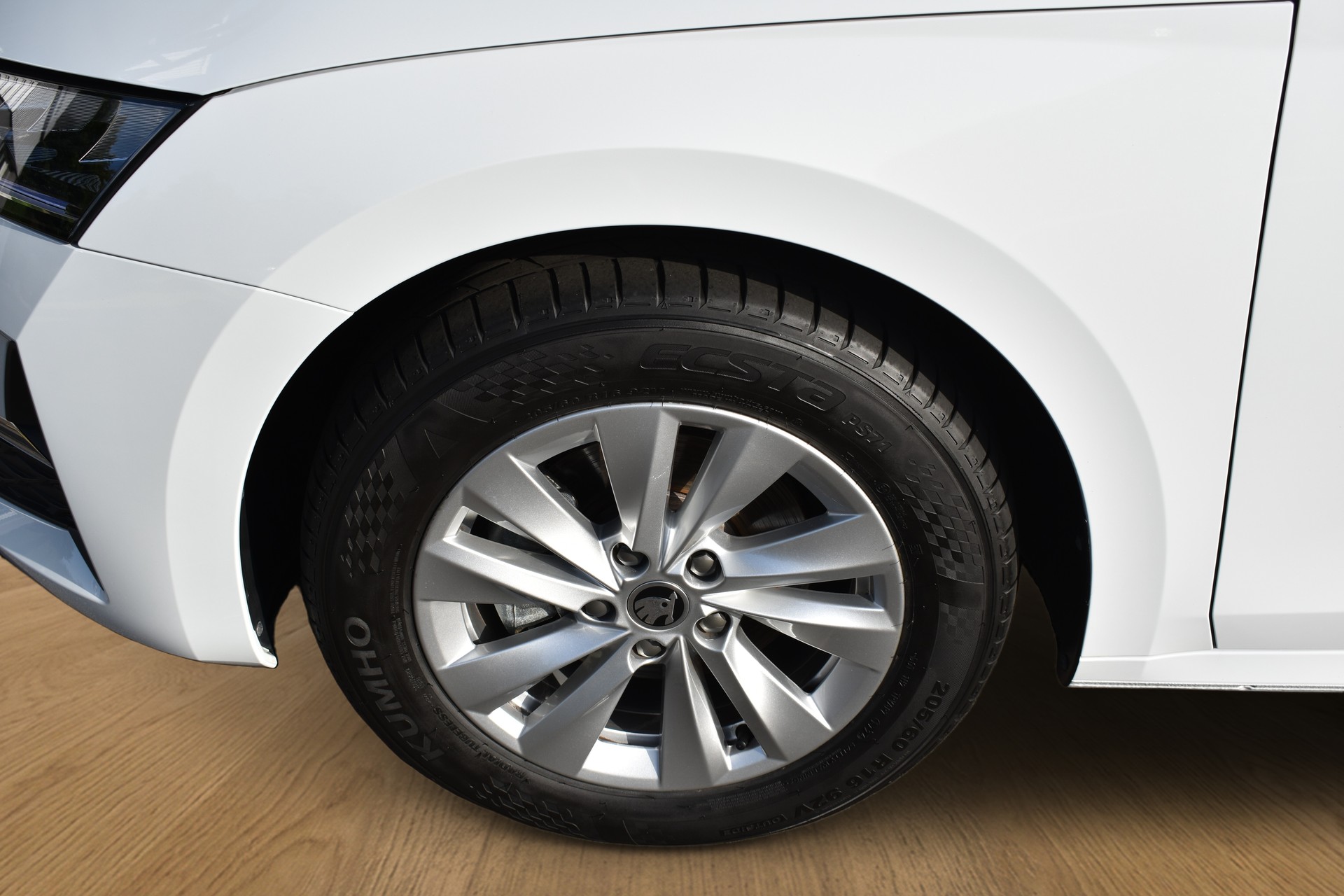 SKODA Octavia Combi 2.0 TDI DSG Selection-image-12