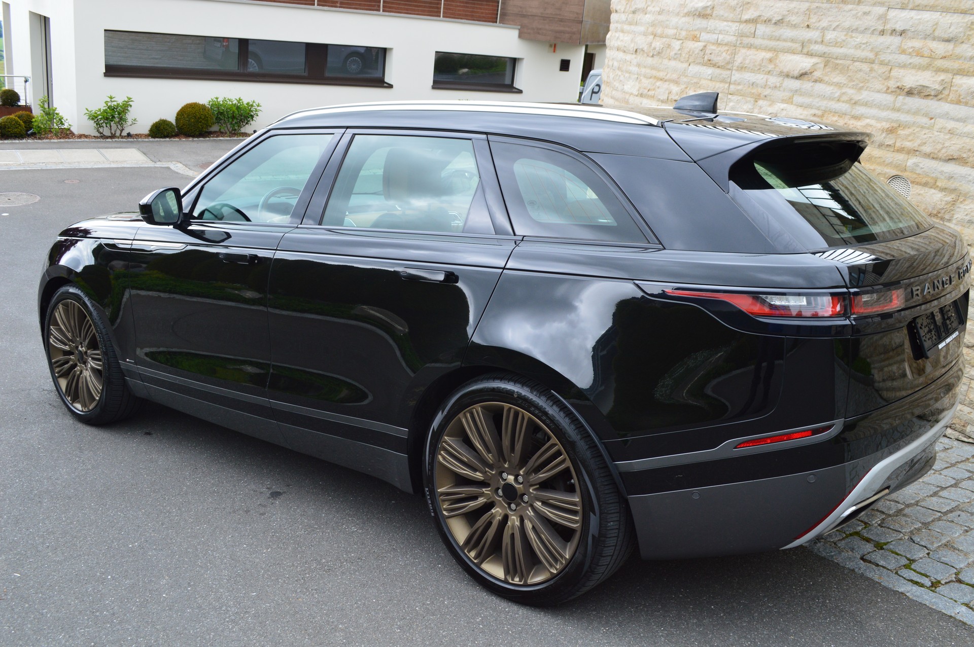 LAND ROVER Range Rover Velar R-Dynamic D 300 HSE Automatic-image-3