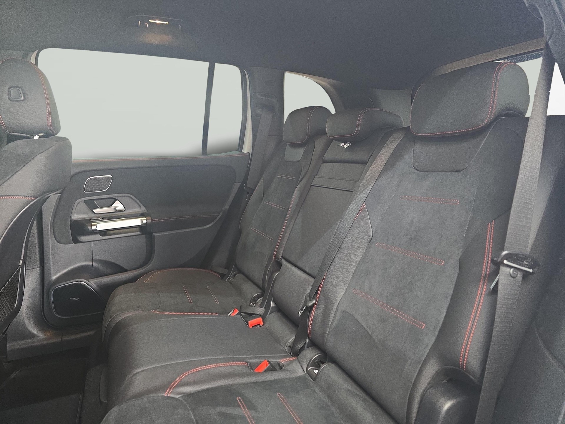 MERCEDES-BENZ GLB 220 4MATIC AMG Line-image-8