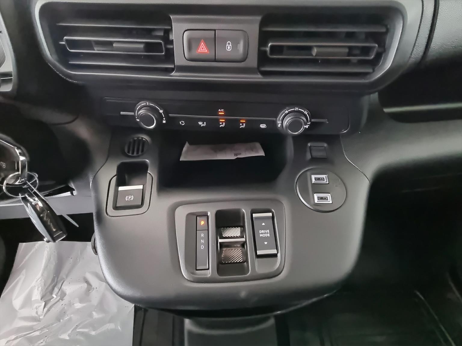 TOYOTA PROACE CITY Van L1 52KWh Active-image-9
