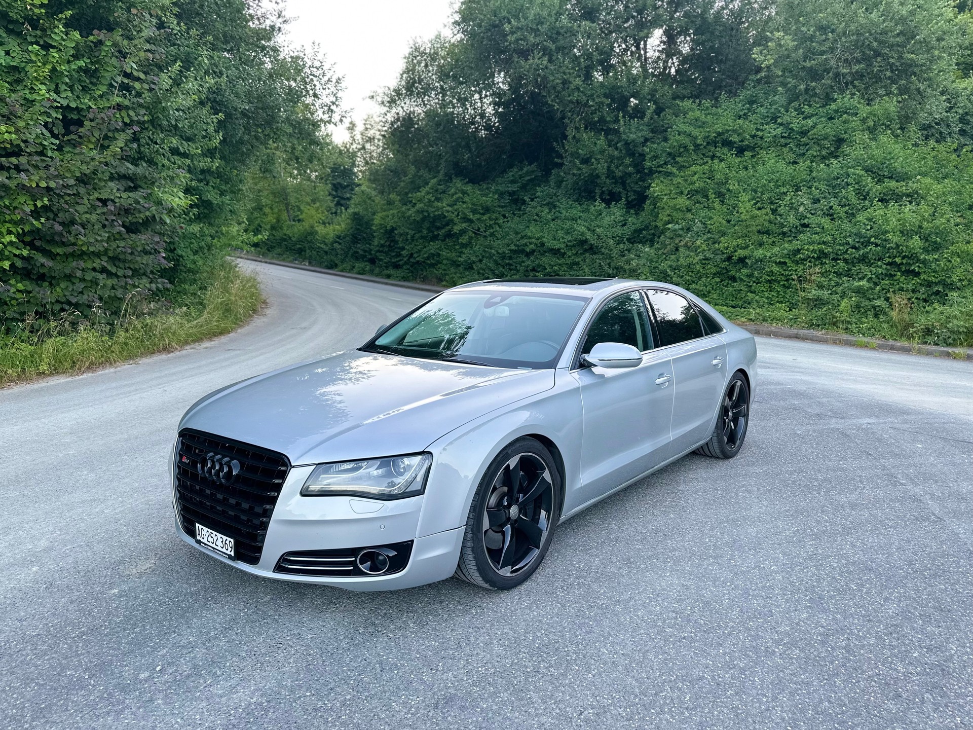 AUDI A8 4.2 TDI quattro tiptronic-image-2