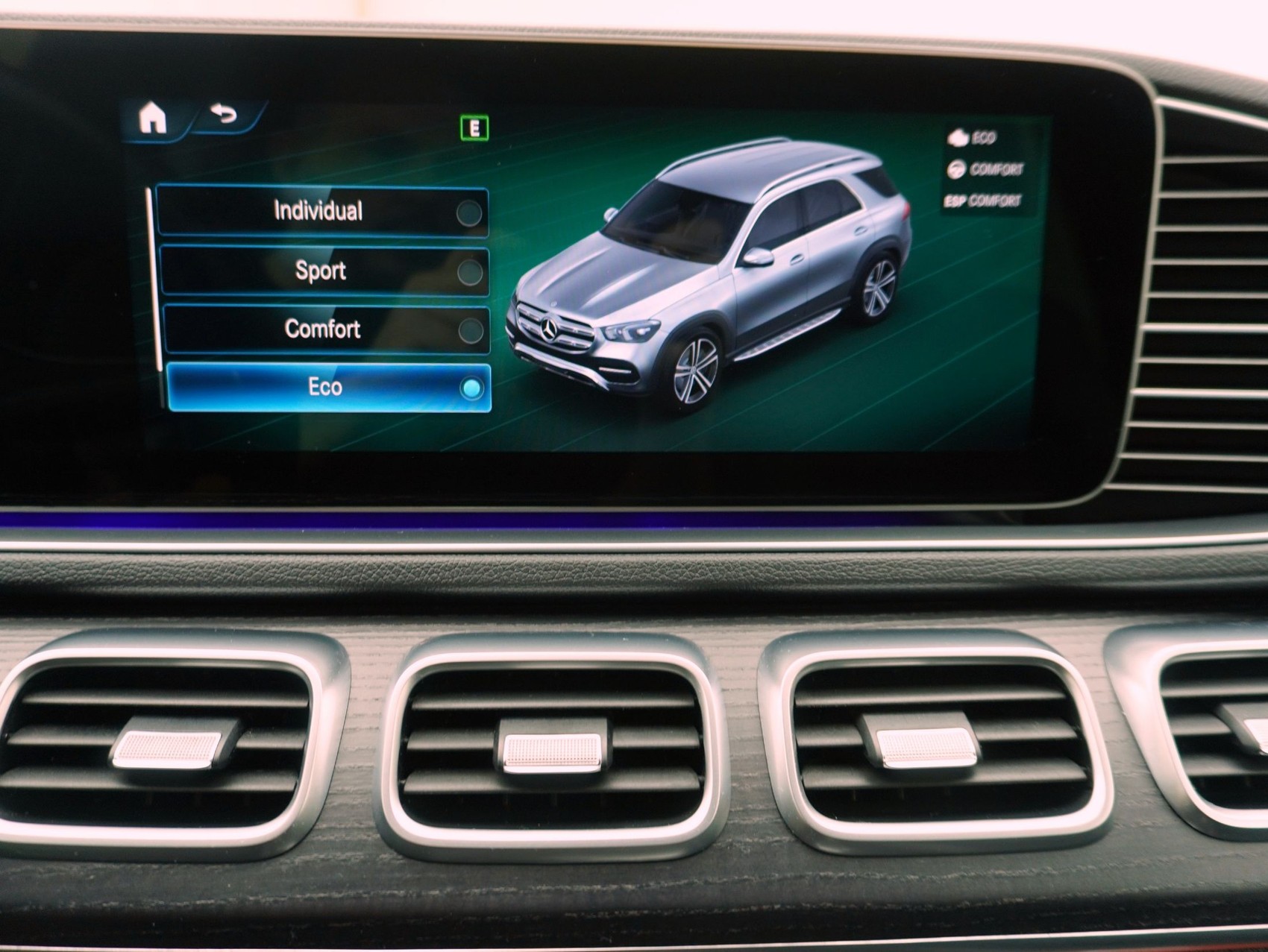 MERCEDES-BENZ GLE-Klasse GLE 300 d AMG Line 4matic-image-21
