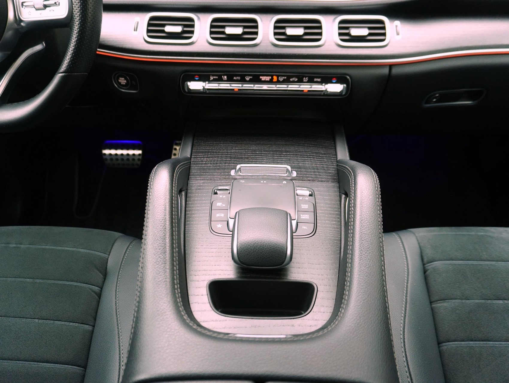 MERCEDES-BENZ GLE-Klasse GLE 300 d AMG Line 4matic-image-15