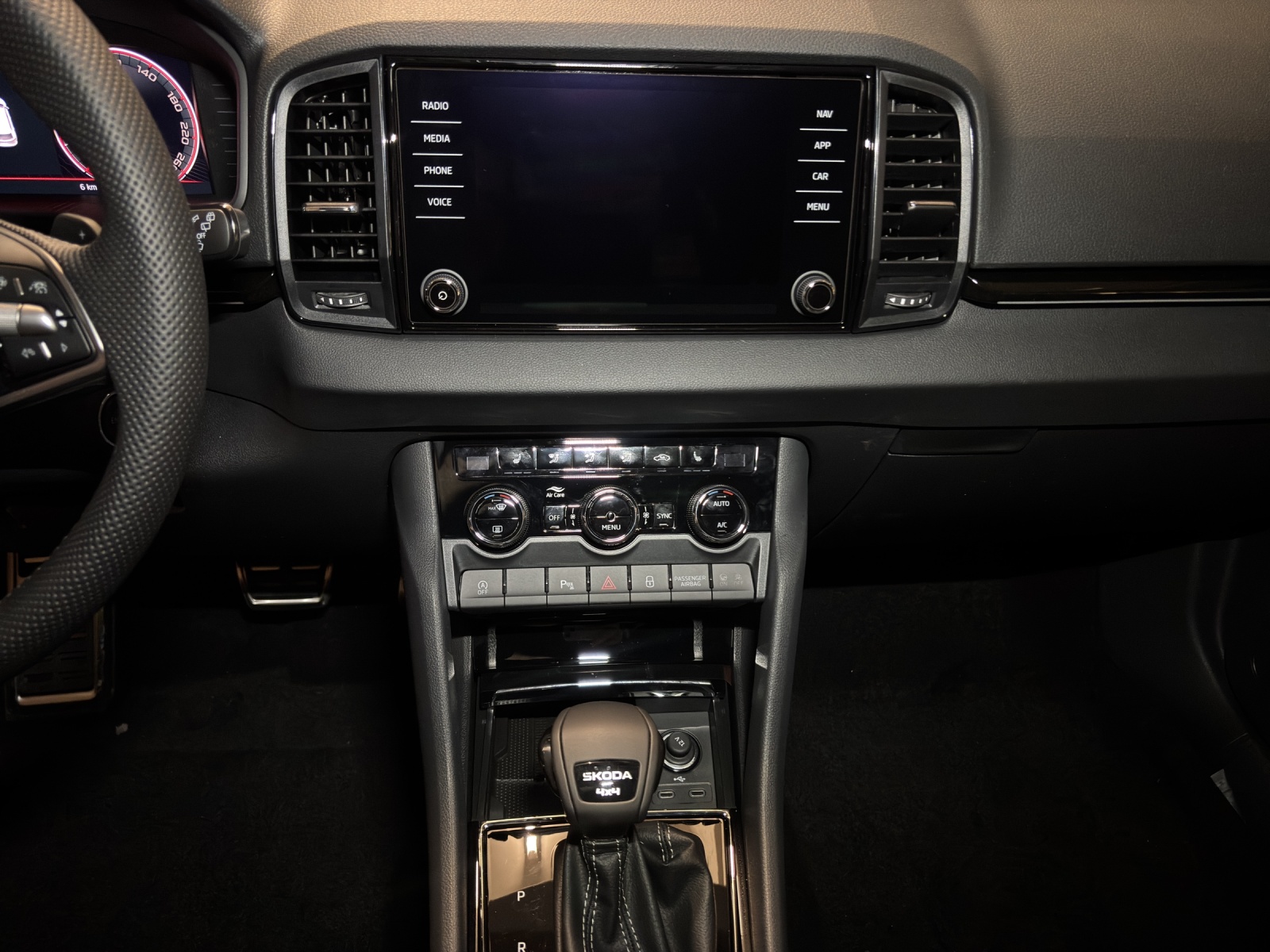 SKODA Karoq 2.0 TSI SportLine 4x4 DSG-image-6