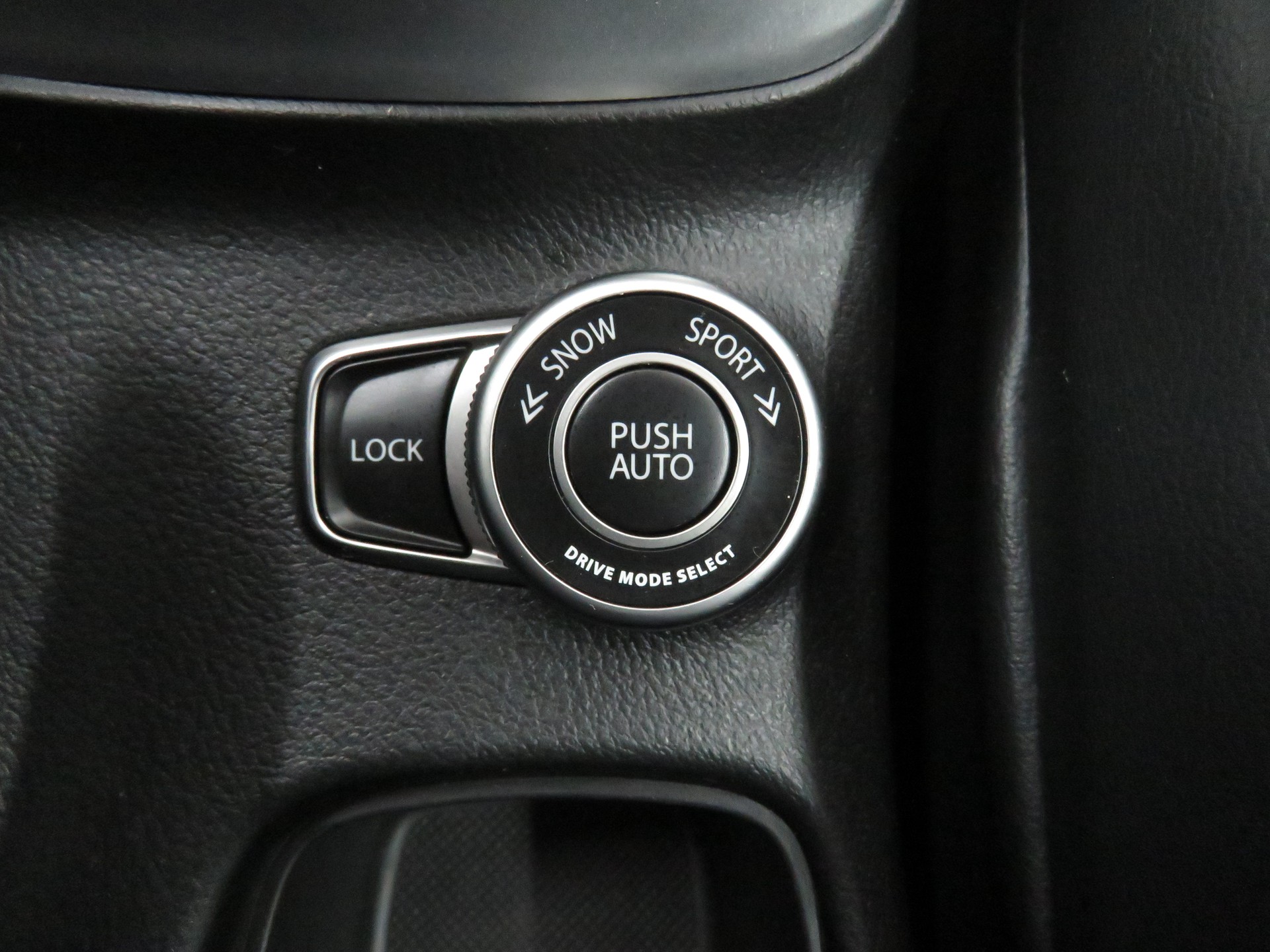SUZUKI SX4 S-Cross 1.6 16V PizSulai 4WD CVT7 (Automat)-image-16