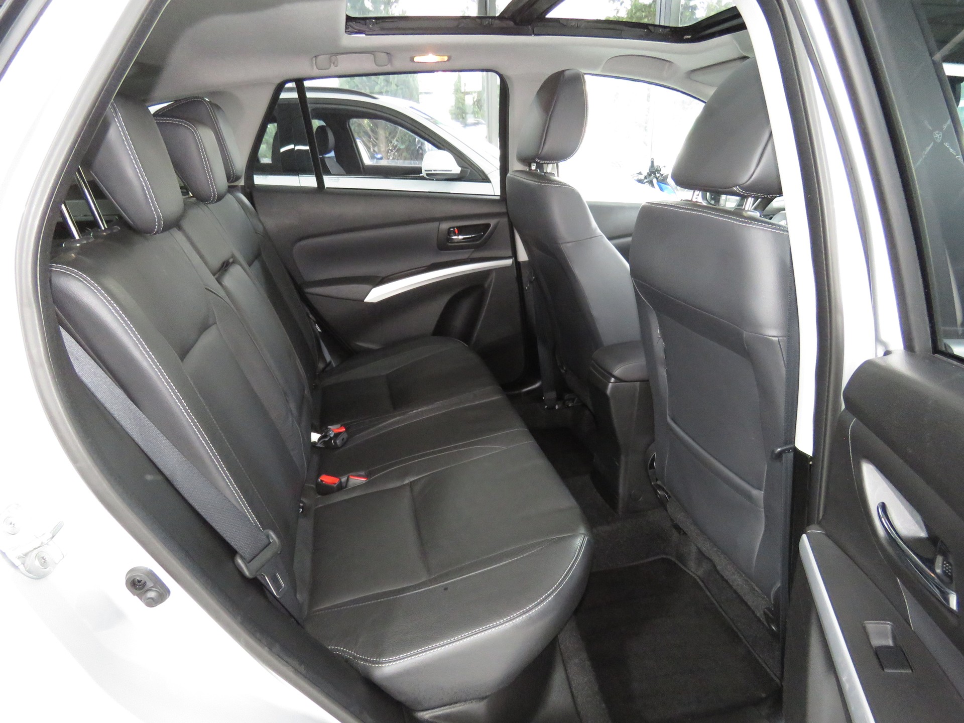 SUZUKI SX4 S-Cross 1.6 16V PizSulai 4WD CVT7 (Automat)-image-13