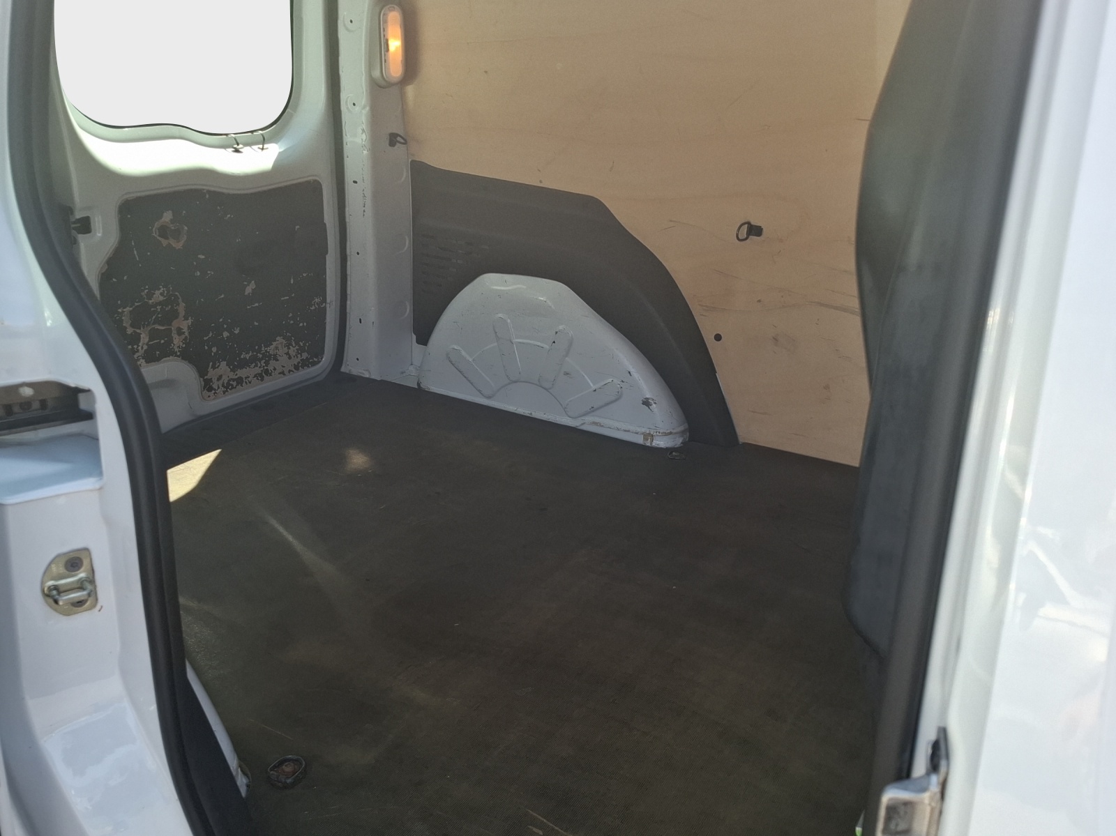 RENAULT Kangoo Medium dCi 90 ENERGY Business Anhängerkupplung // 3-Plätzer-image-10
