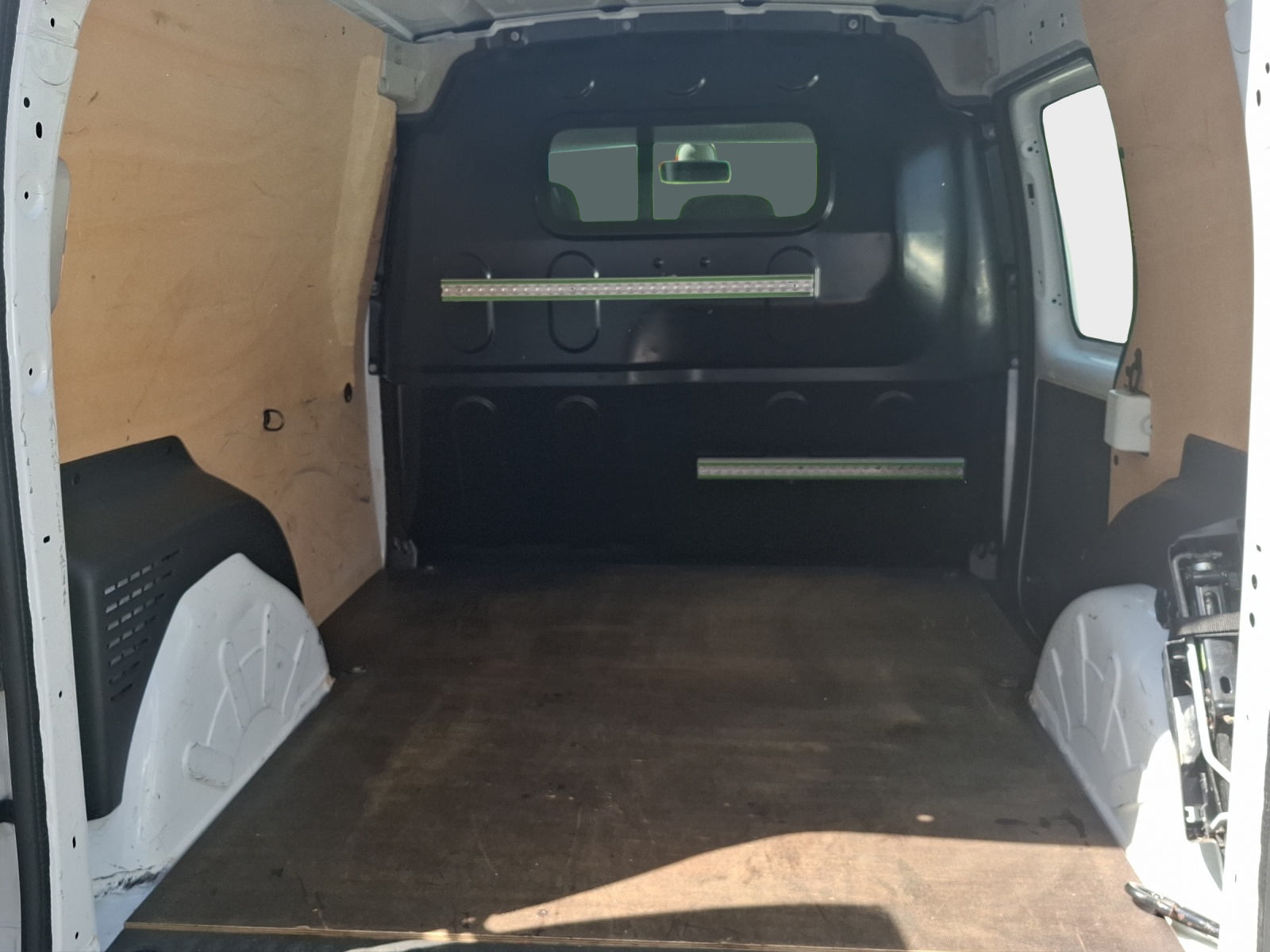 RENAULT Kangoo Medium dCi 90 ENERGY Business Anhängerkupplung // 3-Plätzer-image-15