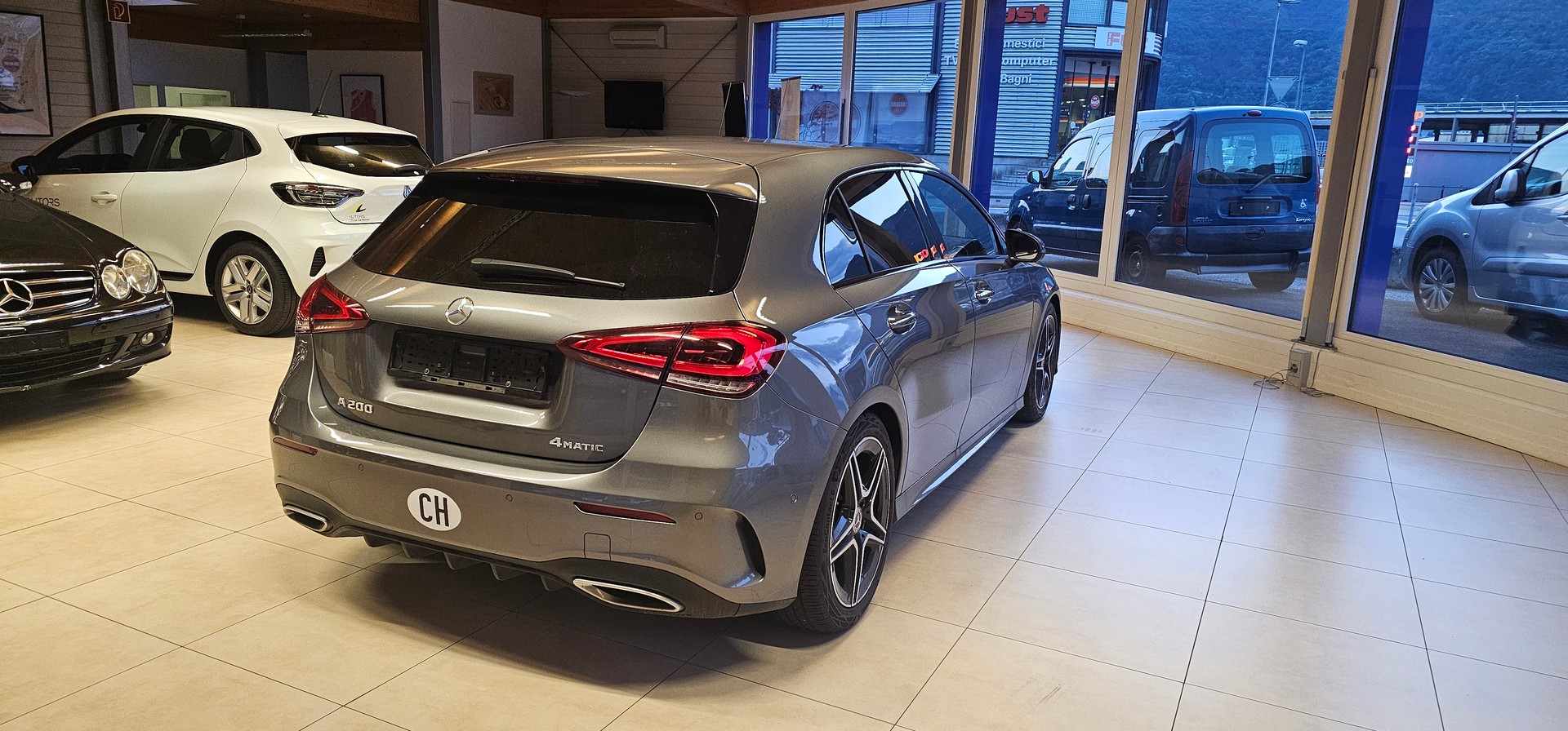 MERCEDES-BENZ A 200 4Matic AMG Line 8G-DCT-image-1