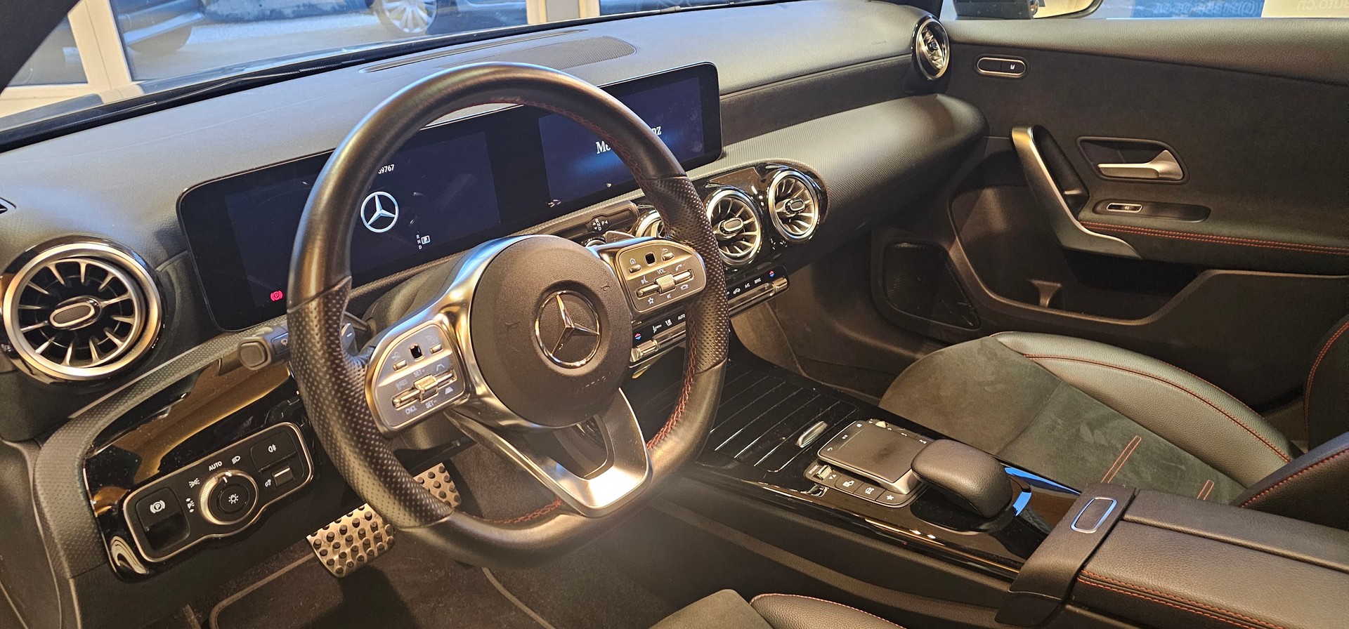 MERCEDES-BENZ A 200 4Matic AMG Line 8G-DCT-image-7