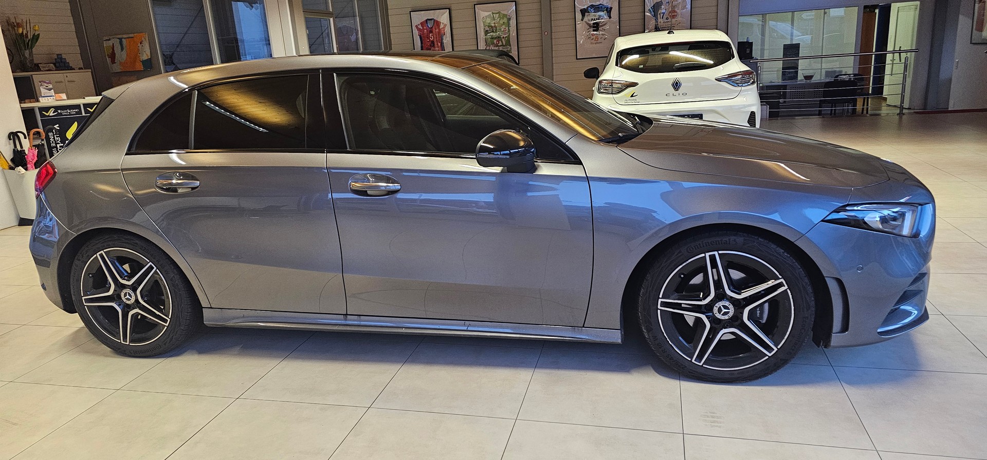 MERCEDES-BENZ A 200 4Matic AMG Line 8G-DCT-image-4