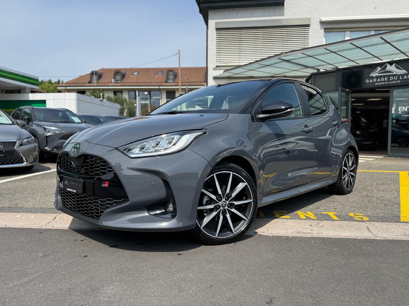 TOYOTA Yaris 1.5 GR Sport e-CVT-showroom-element-1