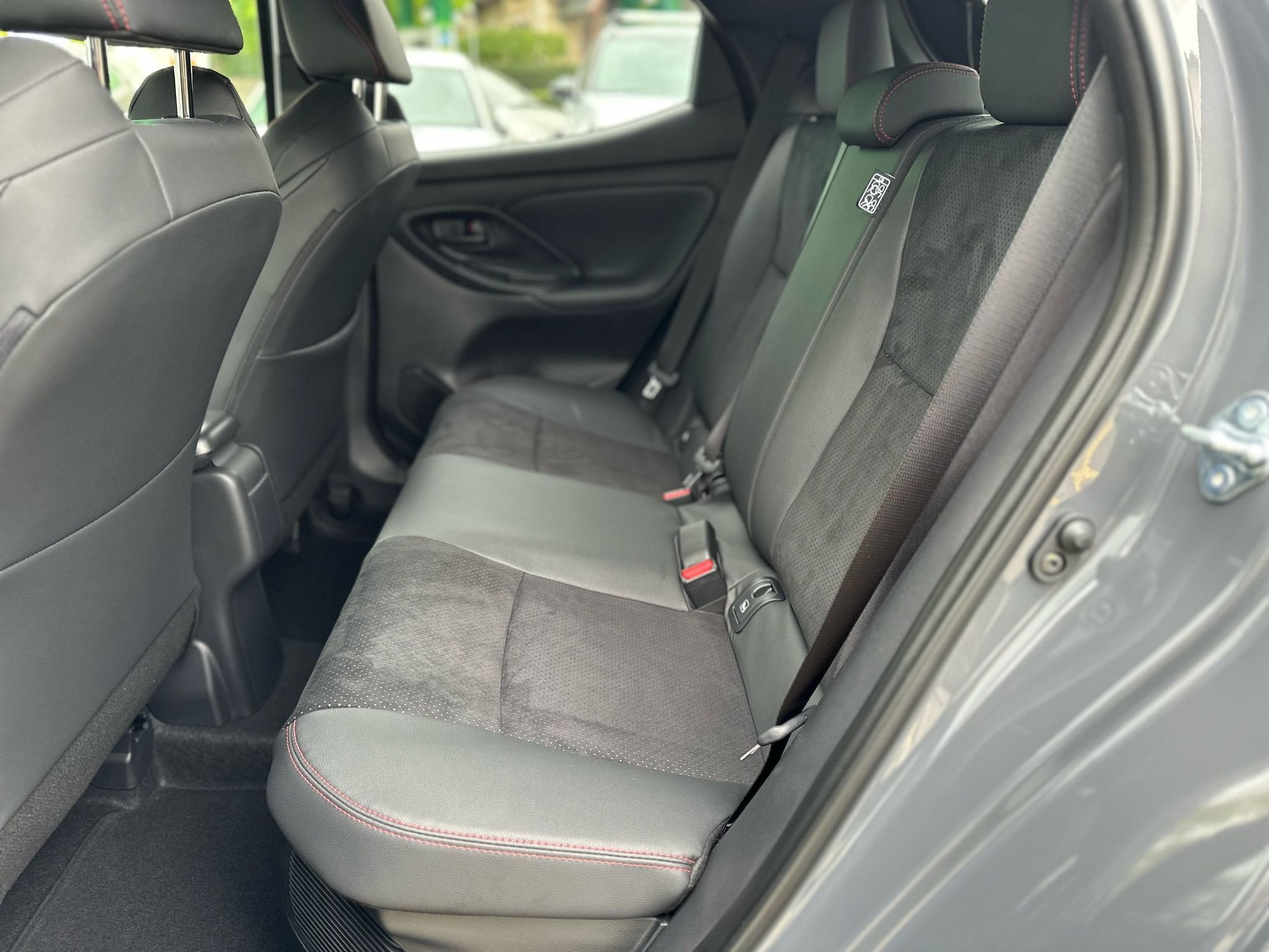 TOYOTA Yaris 1.5 GR Sport e-CVT-image-9