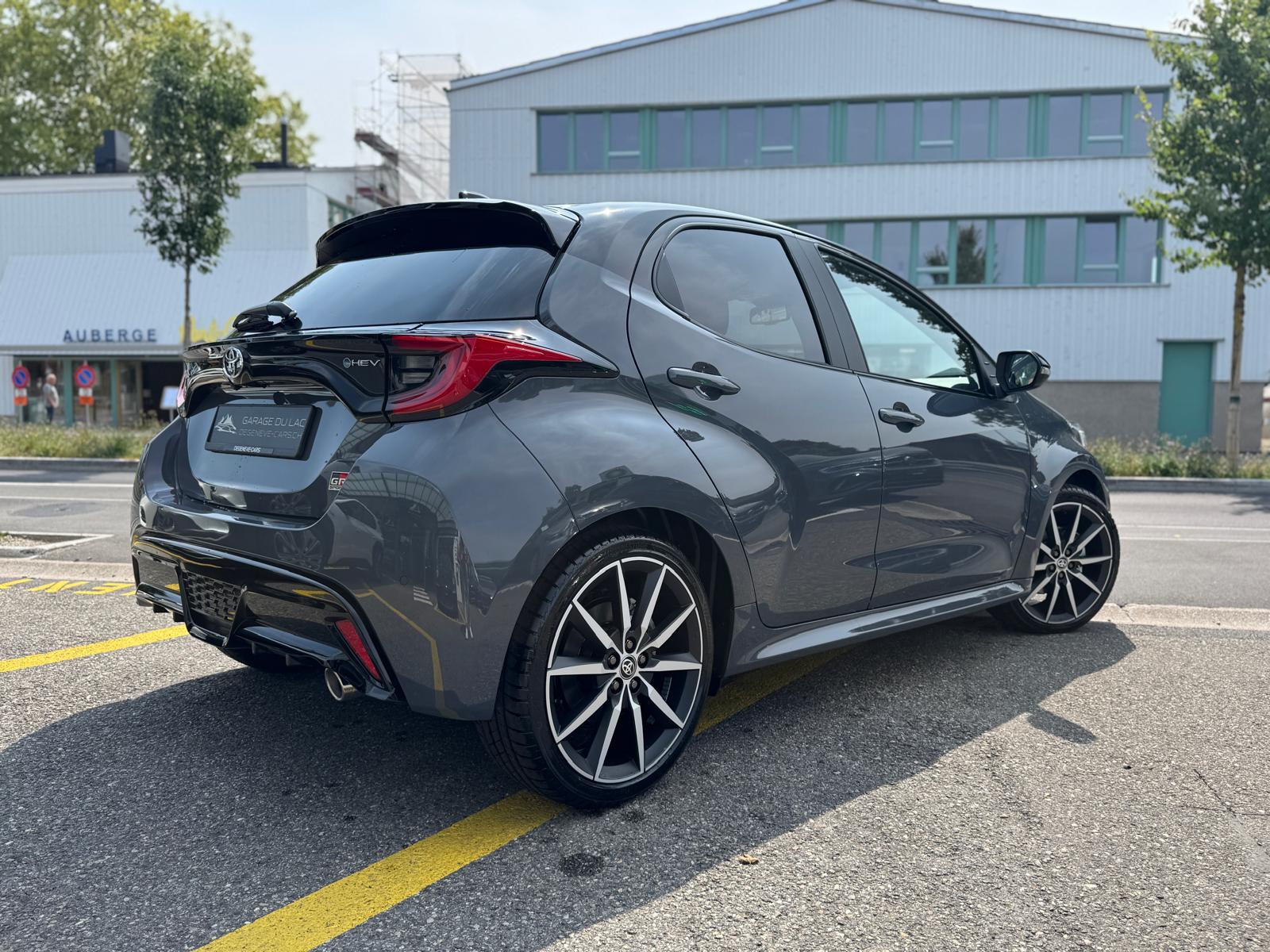 TOYOTA Yaris 1.5 GR Sport e-CVT-showroom-element-3