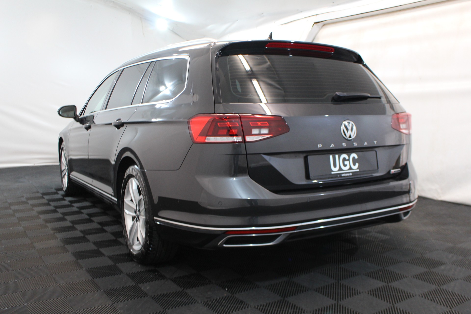 VW Passat Variant 2.0 TSI Elegance DSG 4m-showroom-element-3