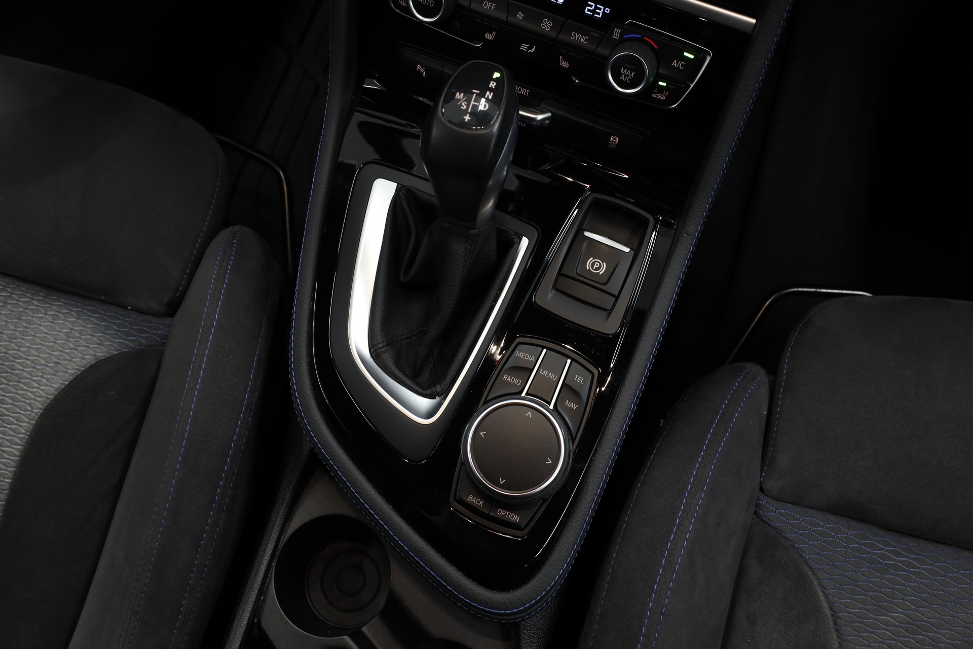 BMW 220d xDrive Active Tourer-image-19