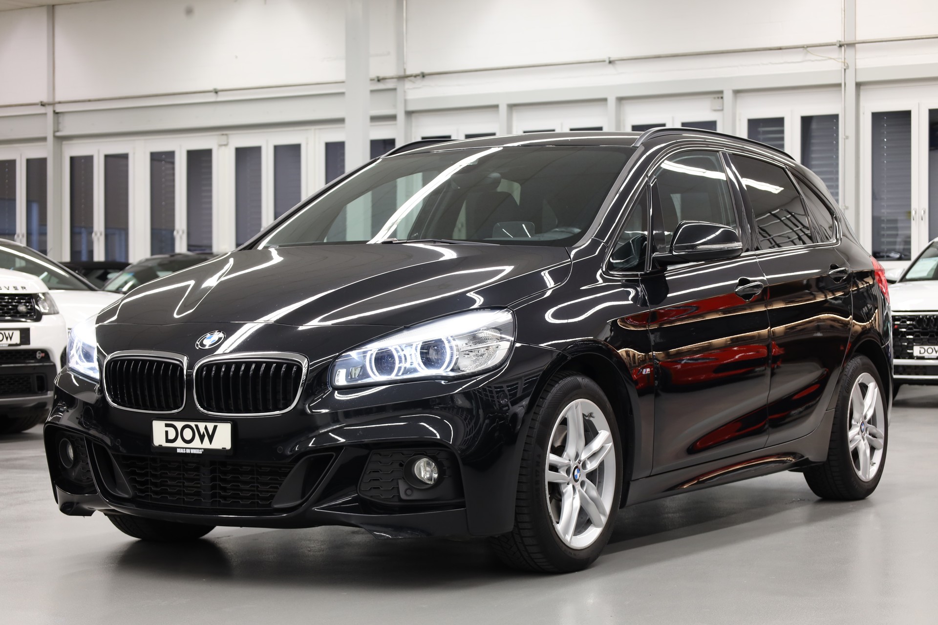 BMW 220d xDrive Active Tourer-showroom-element-2