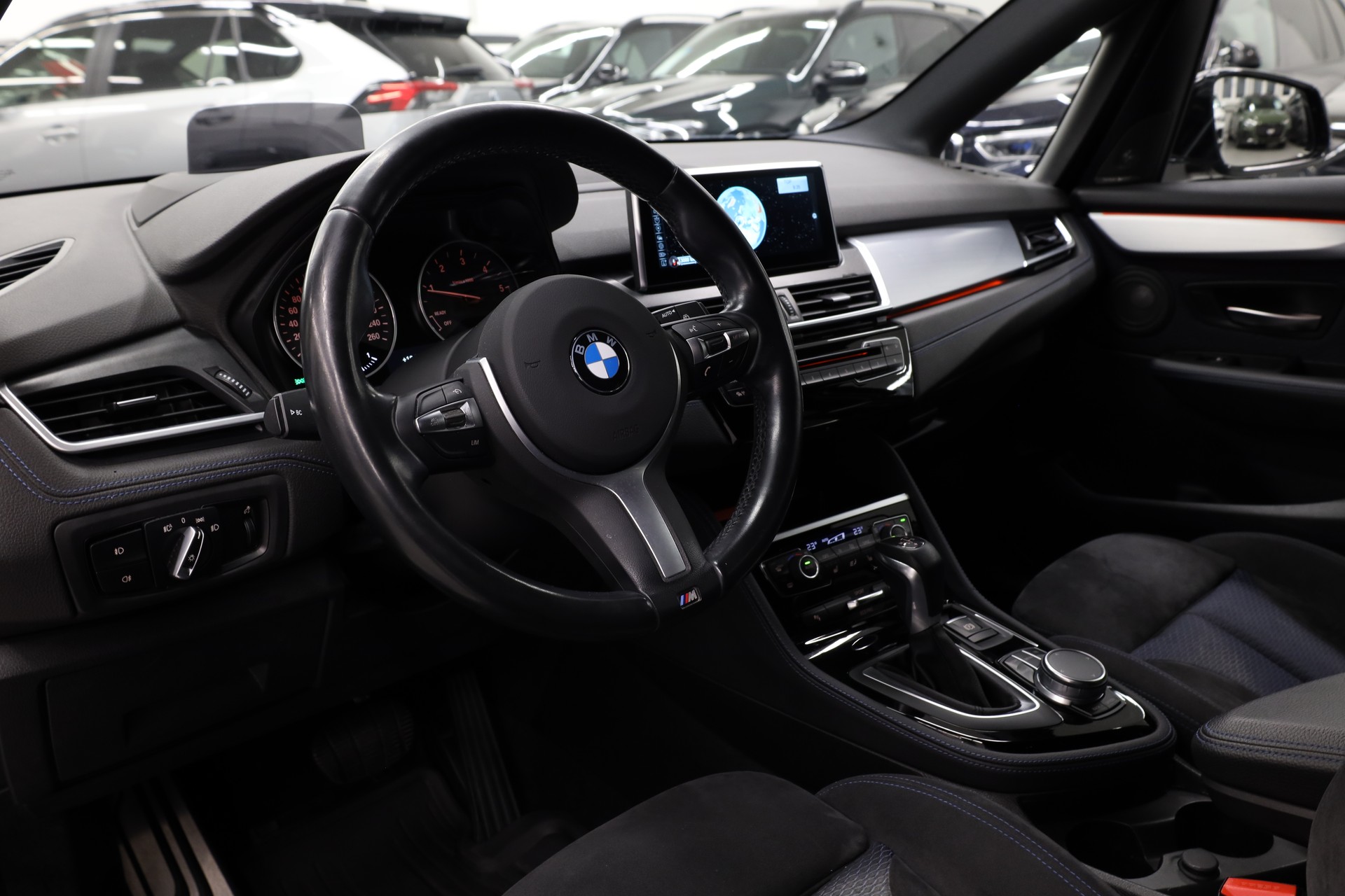 BMW 220d xDrive Active Tourer-image-15