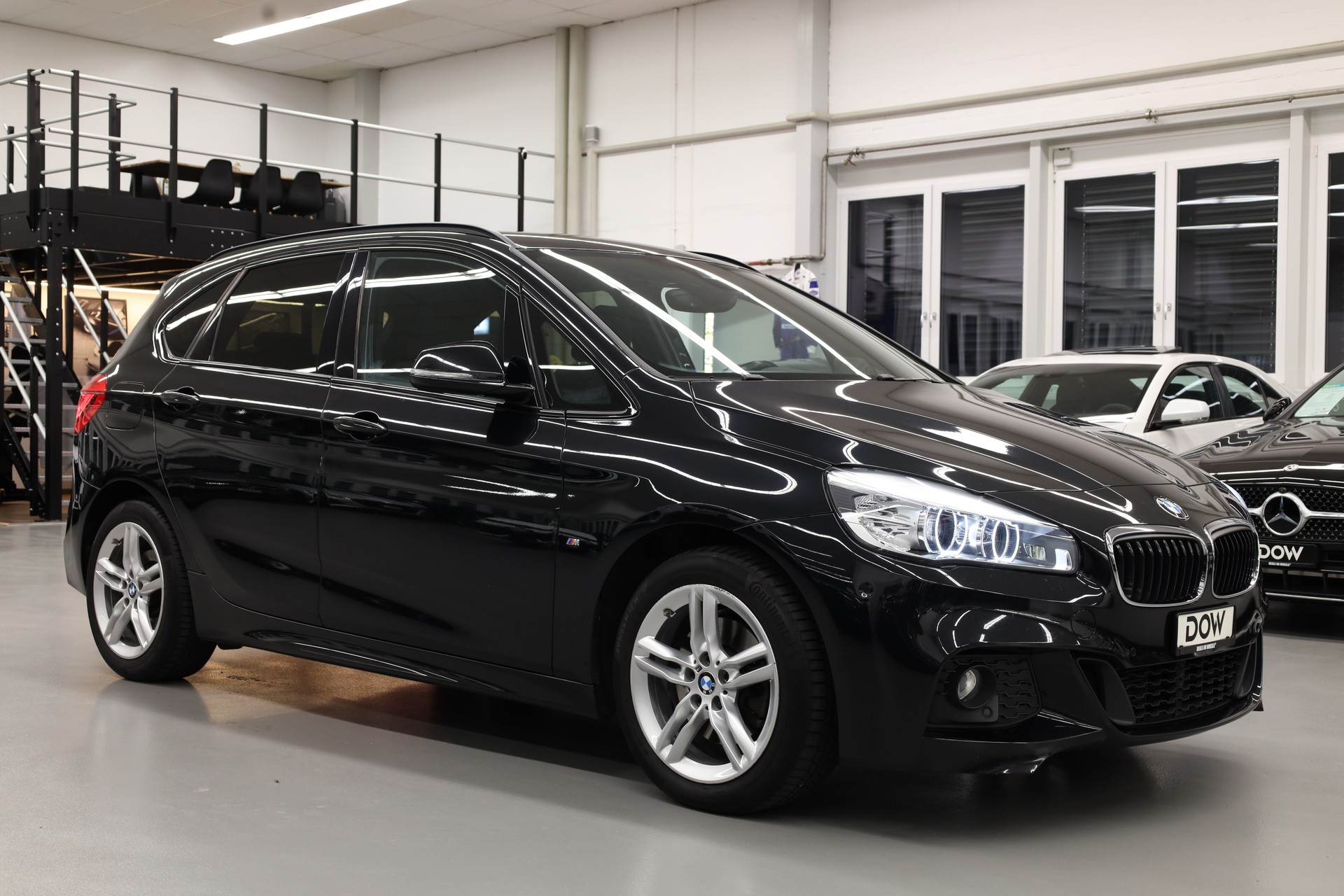 BMW 220d xDrive Active Tourer-showroom-element-1
