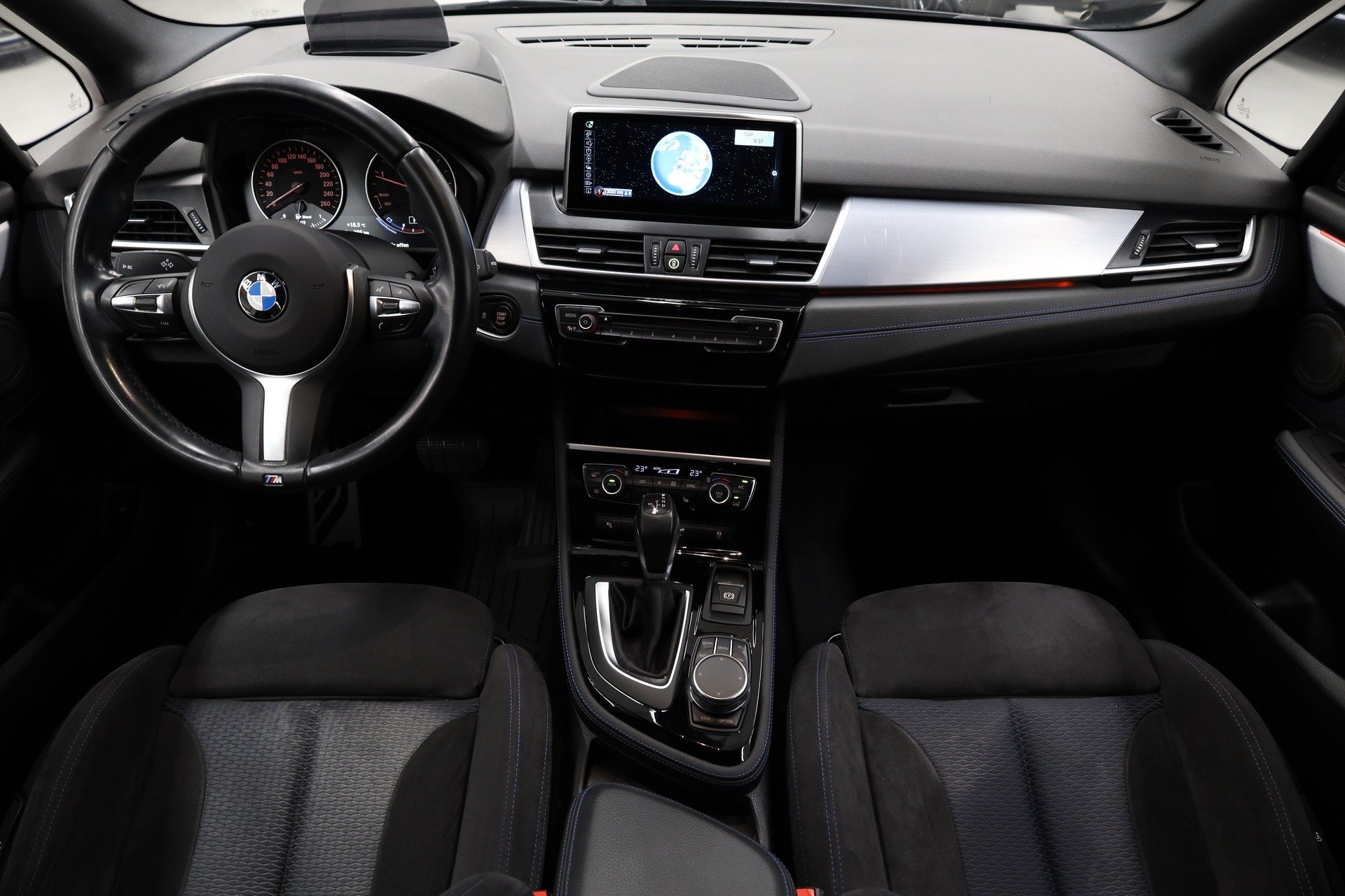 BMW 220d xDrive Active Tourer-image-12