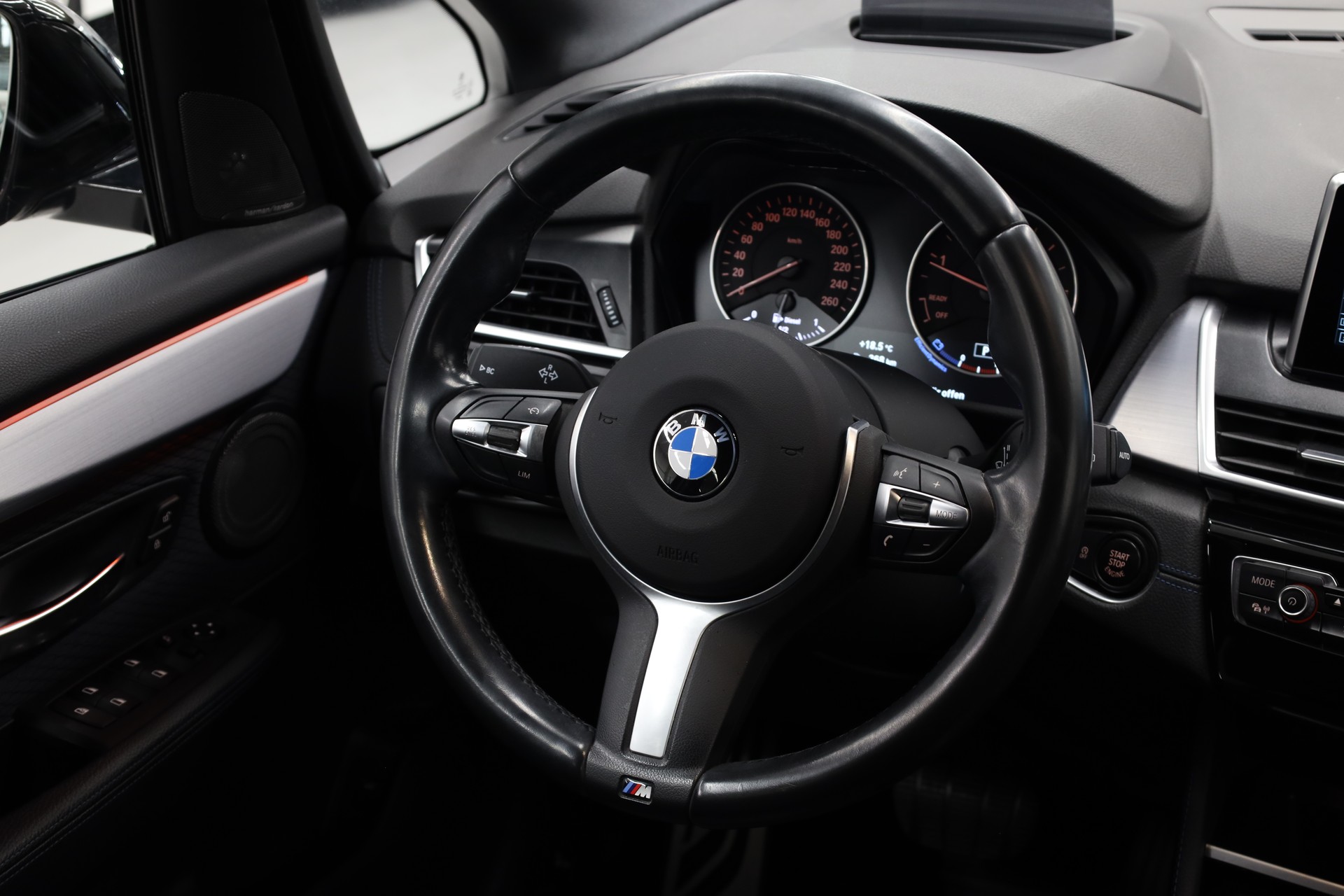 BMW 220d xDrive Active Tourer-image-17