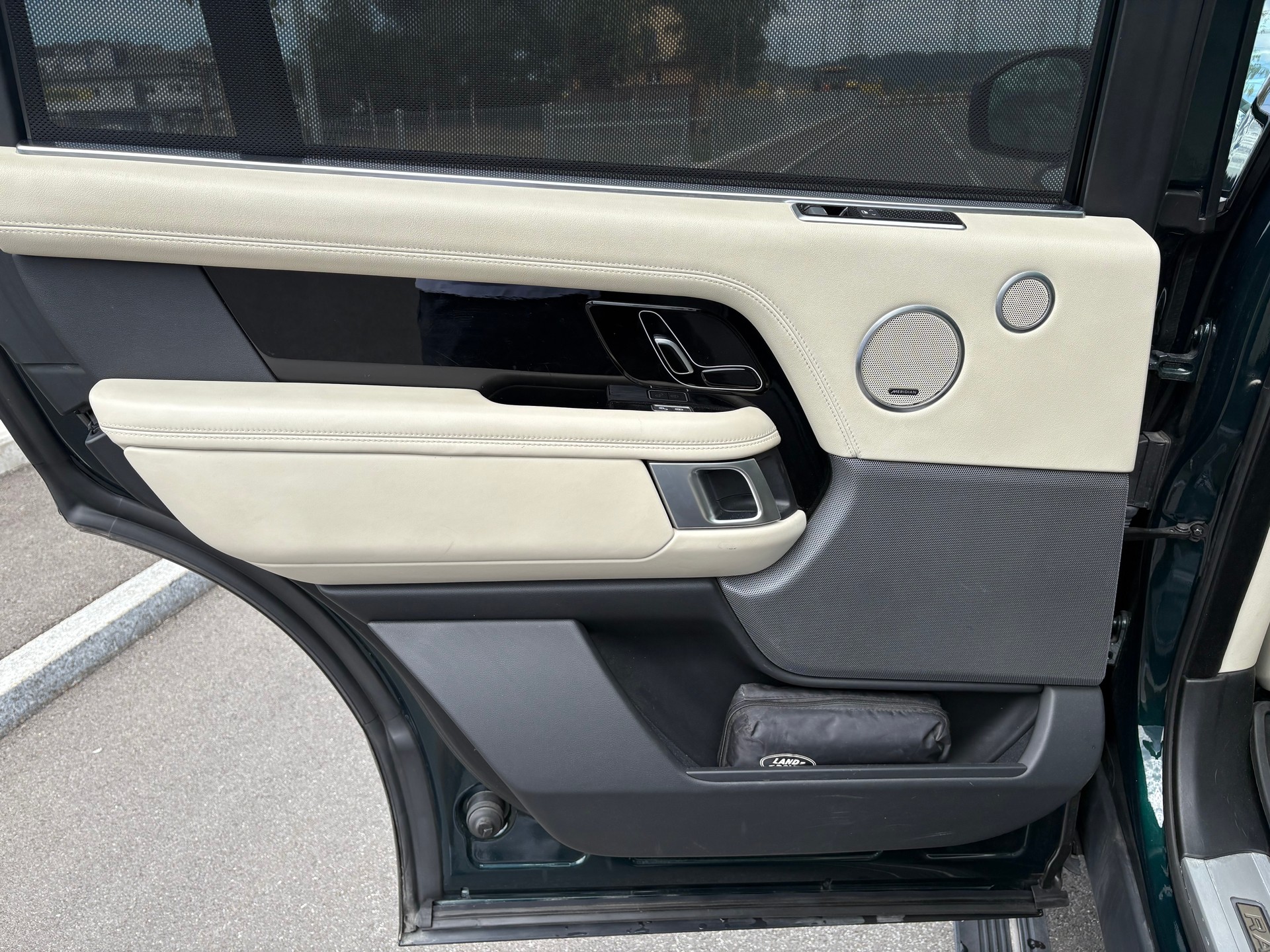LAND ROVER Range Rover LWB 2.0 Si4 PHEV Vogue Automatic-image-13