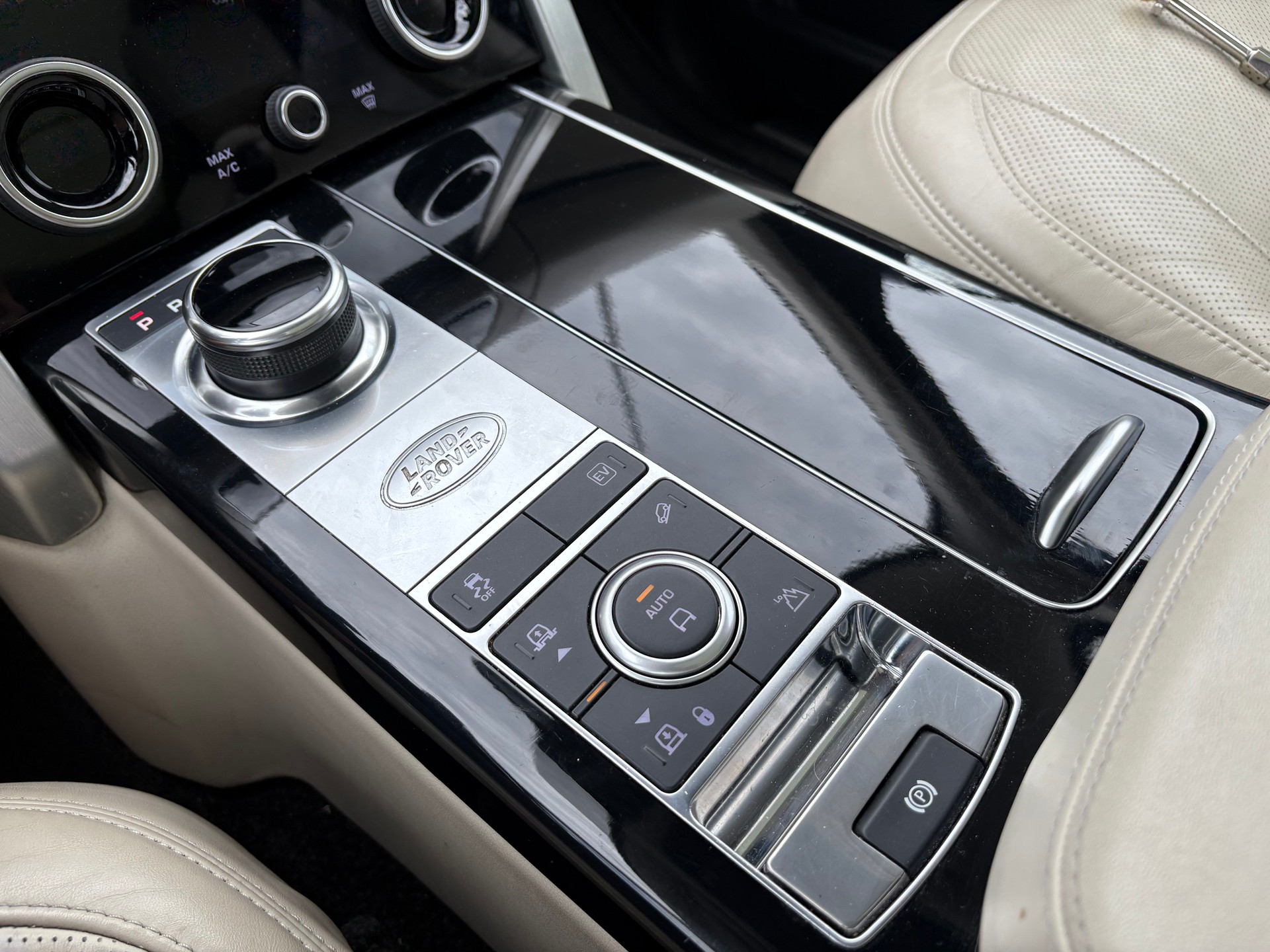 LAND ROVER Range Rover LWB 2.0 Si4 PHEV Vogue Automatic-image-19