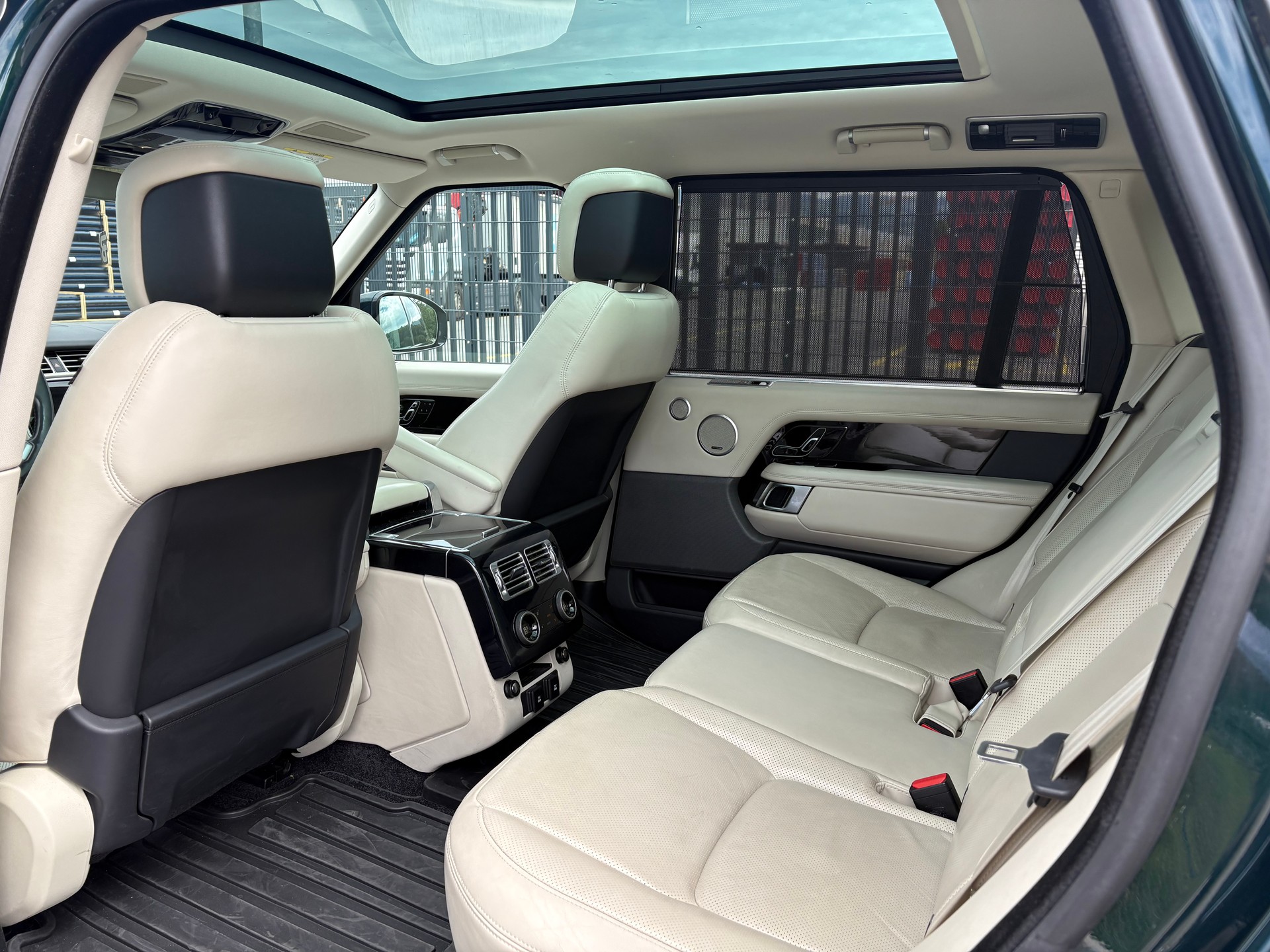 LAND ROVER Range Rover LWB 2.0 Si4 PHEV Vogue Automatic-image-11