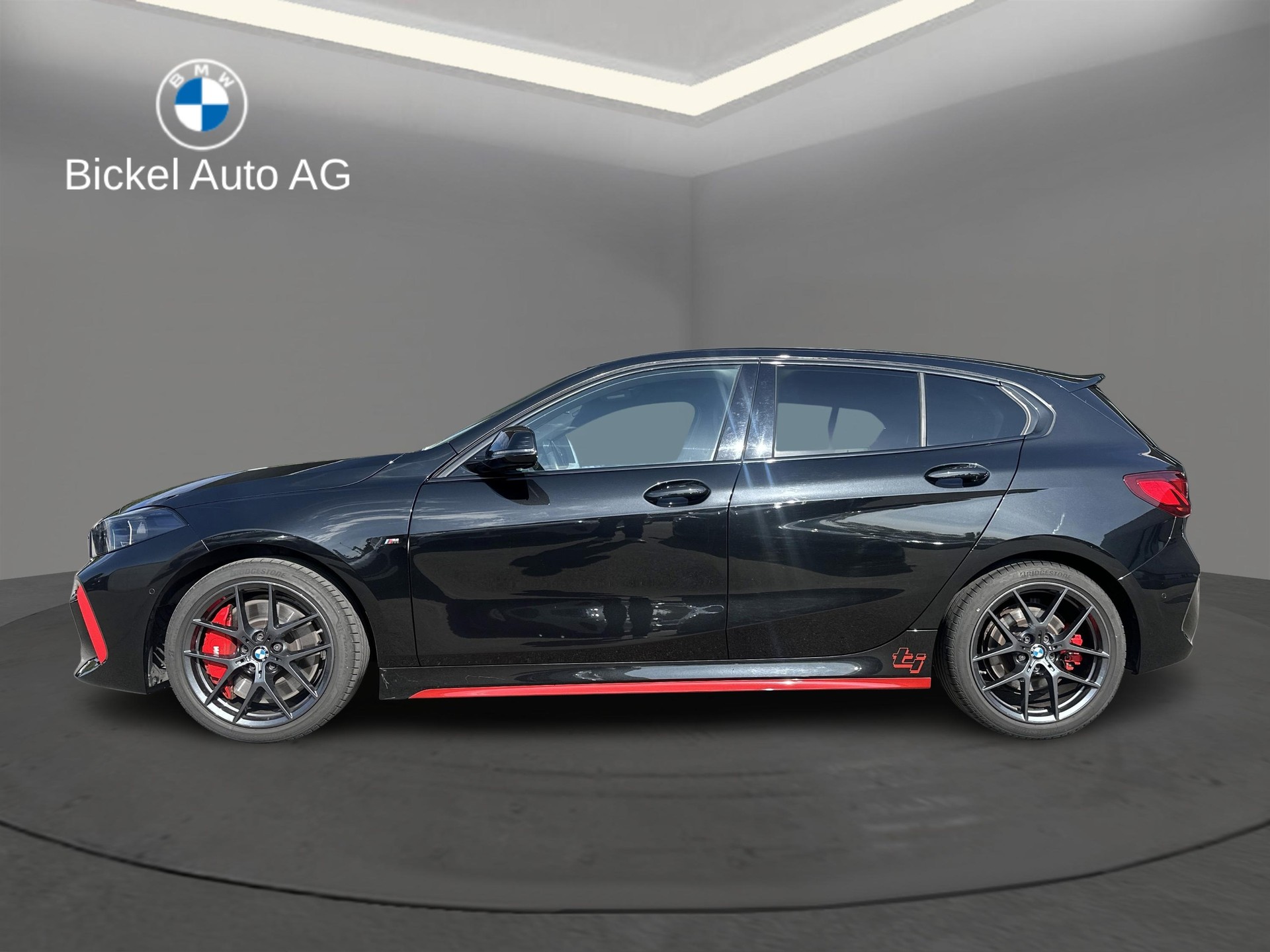BMW 128ti-showroom-element-2