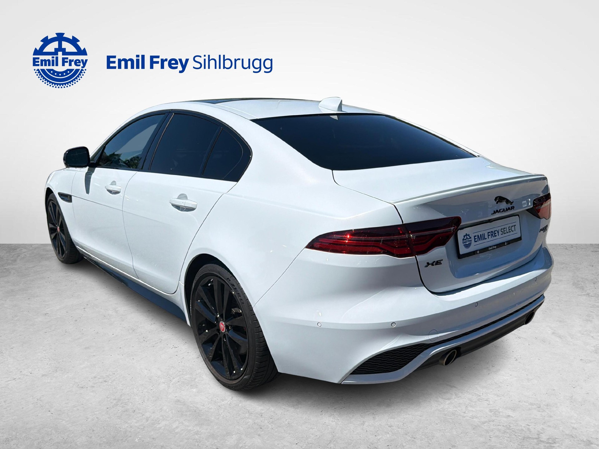 JAGUAR XE 2.0 T 300 R-Dynamic Black AWD-image-7