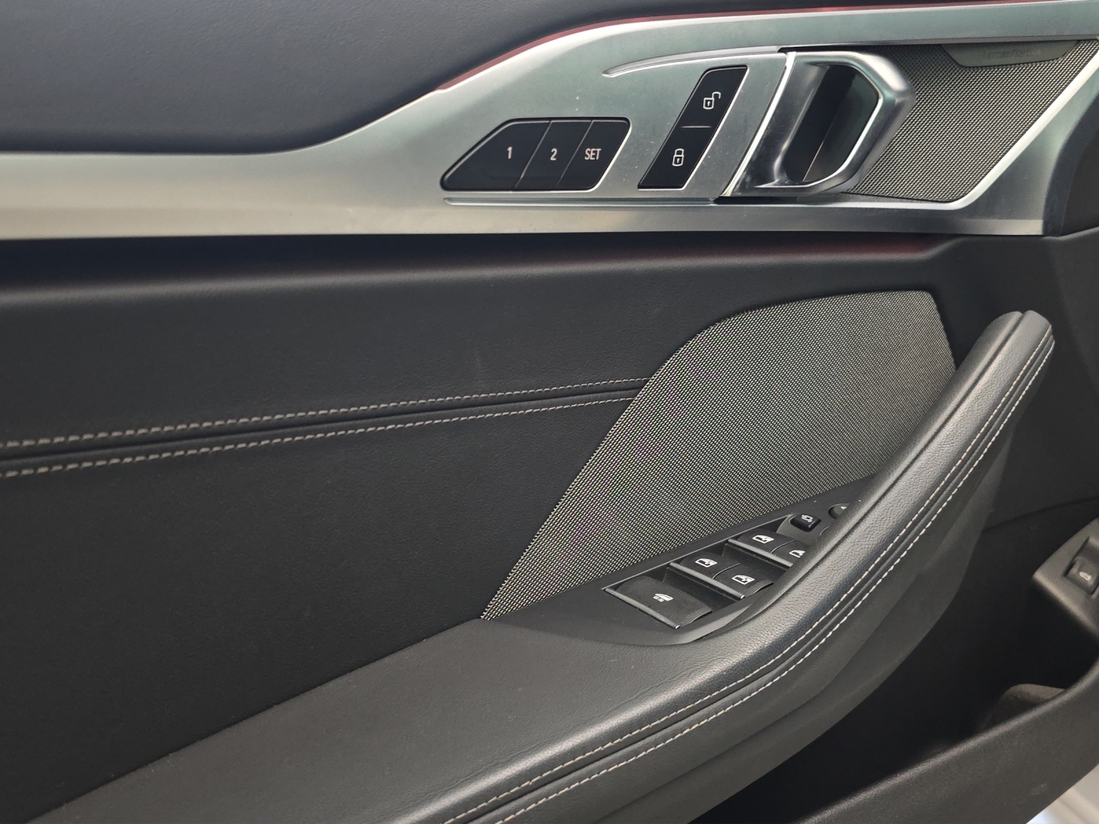 BMW M850i xDrive-image-10