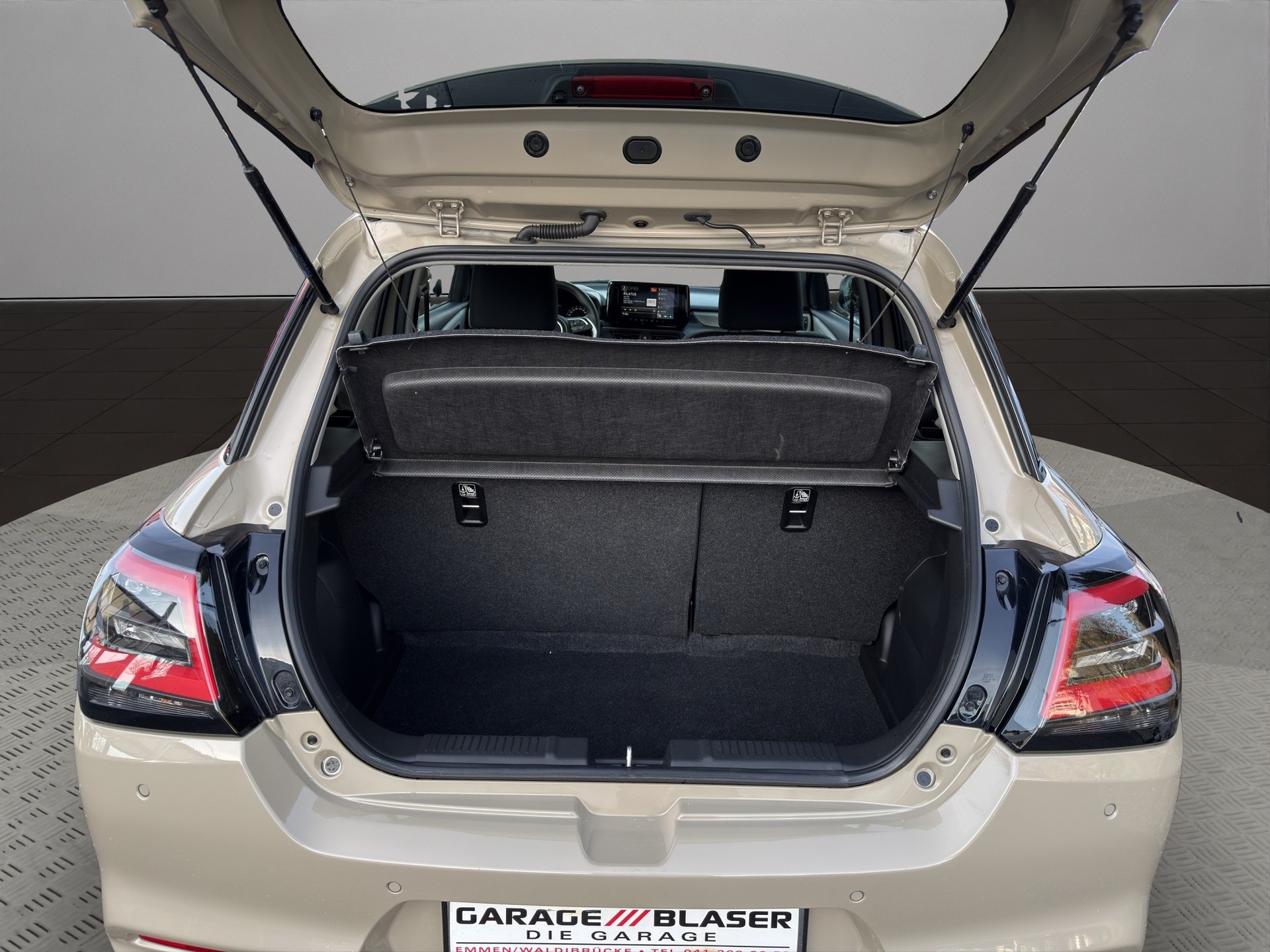 SUZUKI Swift 1.2 1st Edition Hybrid 4x4-image-8