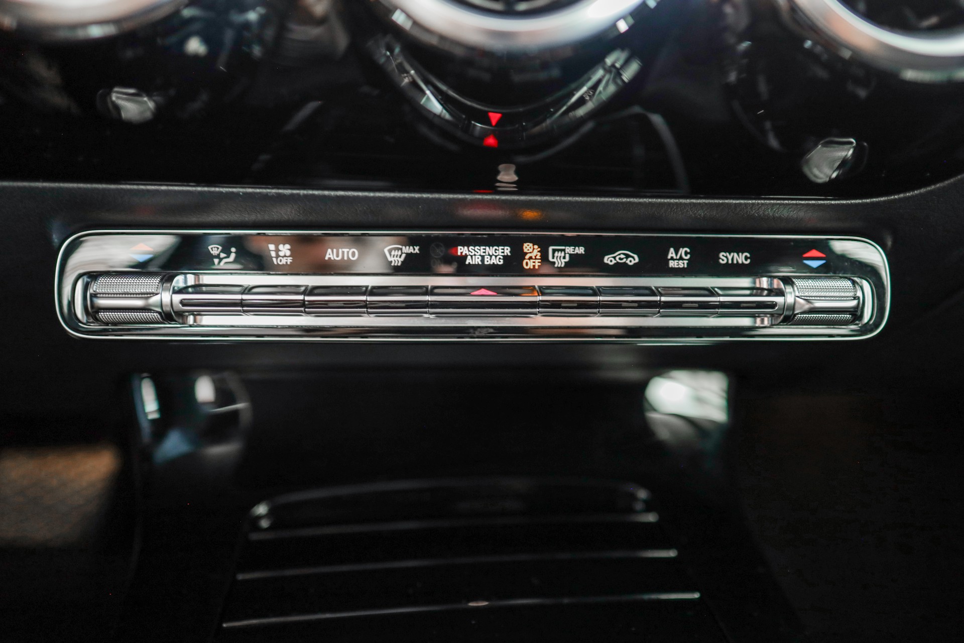 MERCEDES-BENZ A 180 Progressive 7G-DCT-image-17