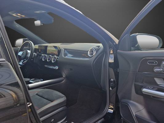 MERCEDES-BENZ GLA 220d AMG Line 4Matic-image-11
