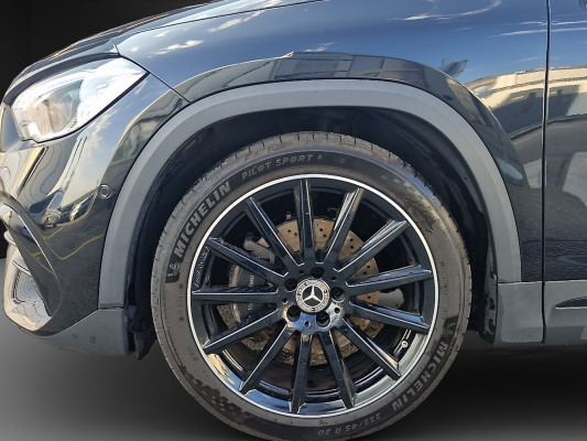 MERCEDES-BENZ GLA 220d AMG Line 4Matic-image-7
