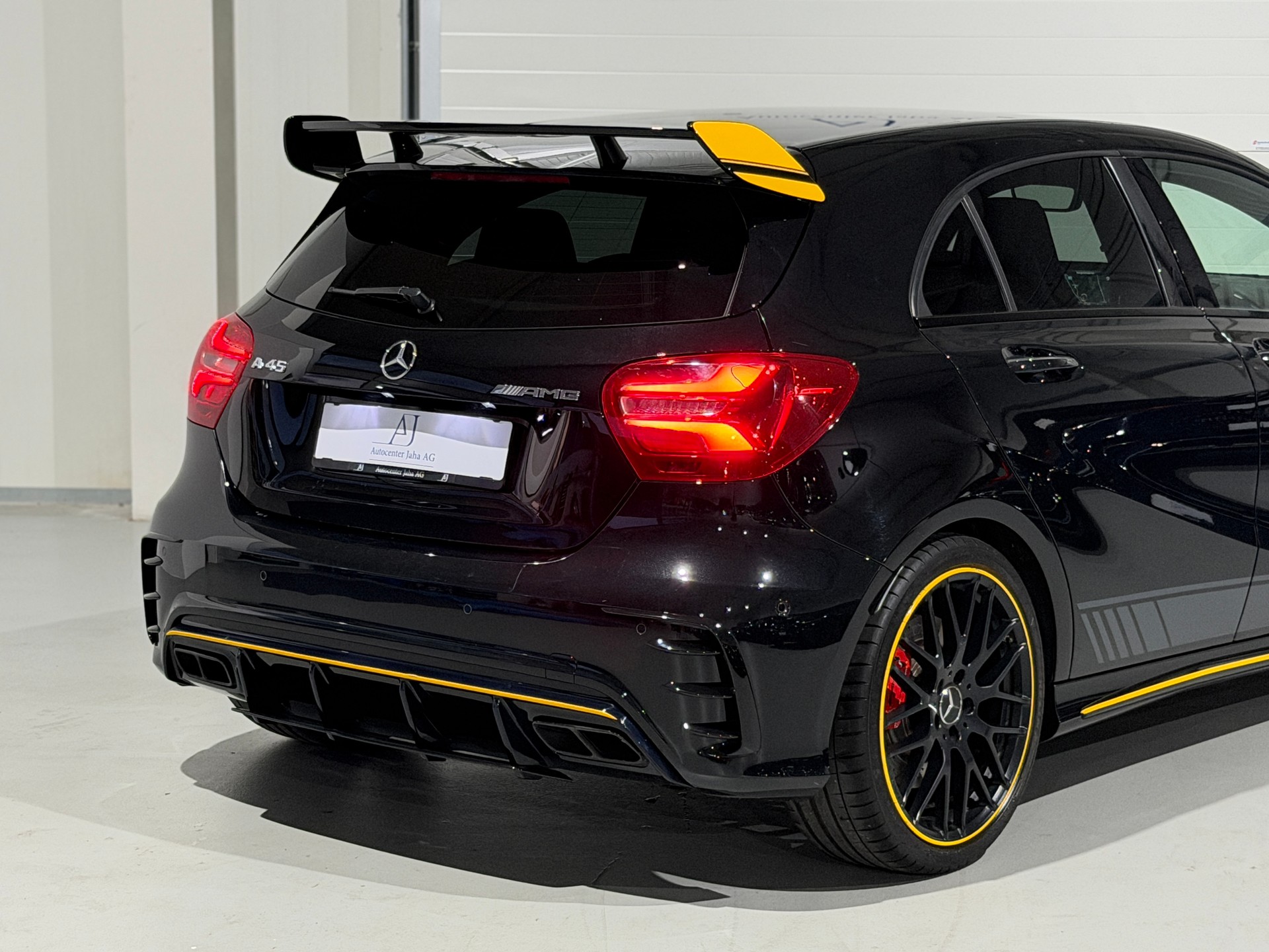 MERCEDES-BENZ A 45 AMG Yellow Night Edition 4Matic 7G-DCT (CH)-image-5