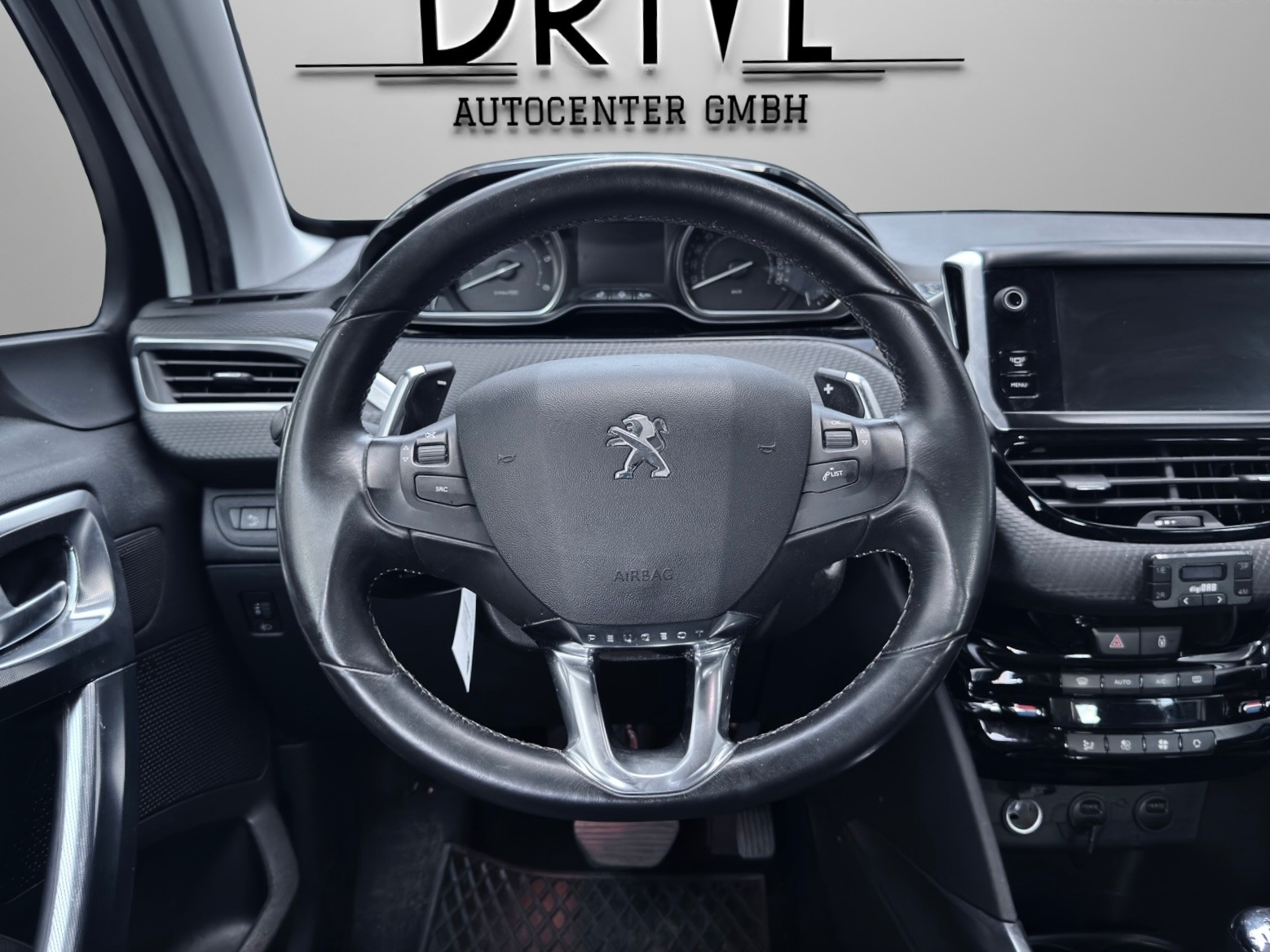 PEUGEOT 2008 1.6 e-HDi Allure EGS6-image-9