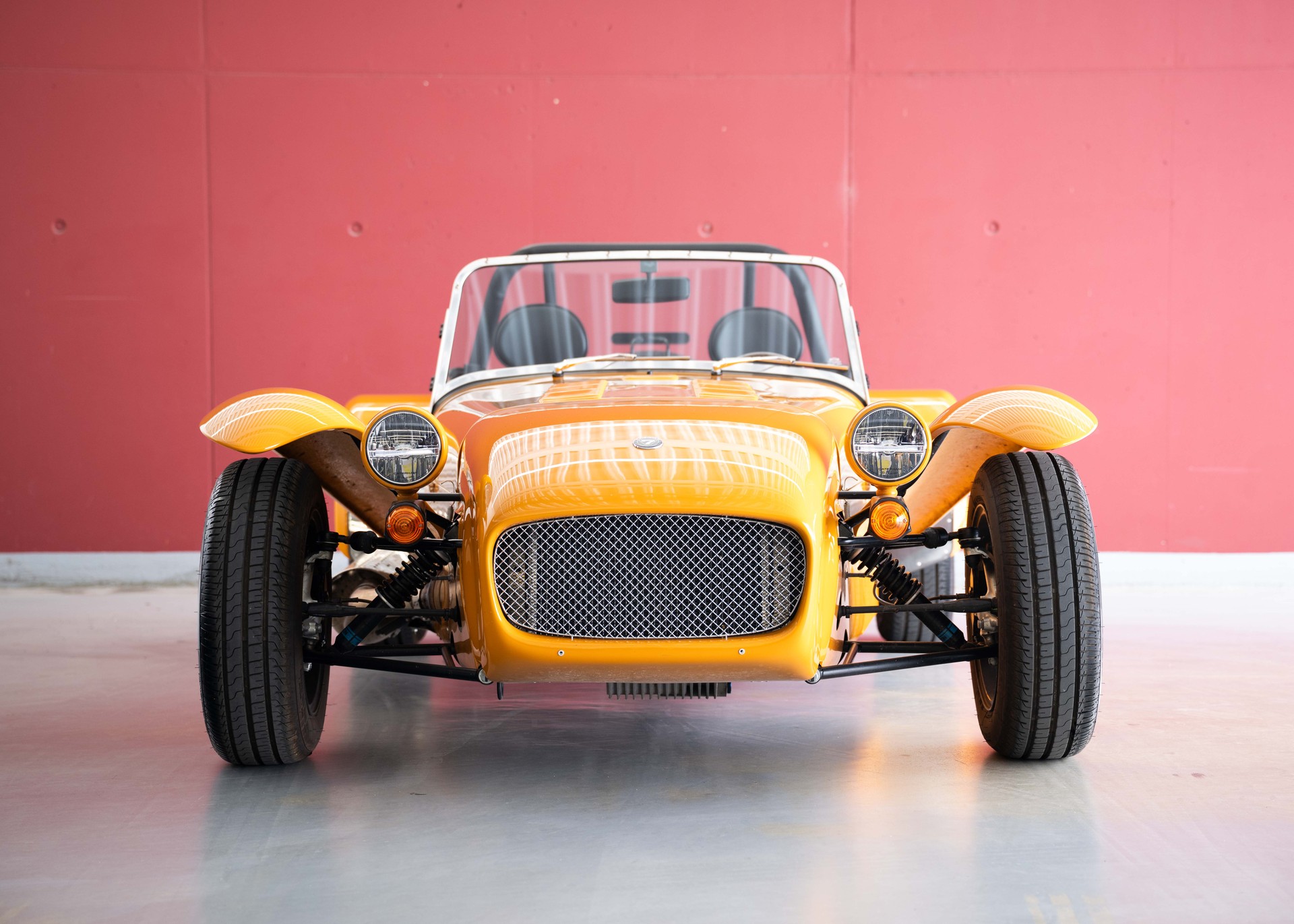 CATERHAM Super Seven 2000 SV (MY26, Swiss new car, Bronze Yellow special paint, 24-month factory warranty, delivery March 27)-showroom-element-2