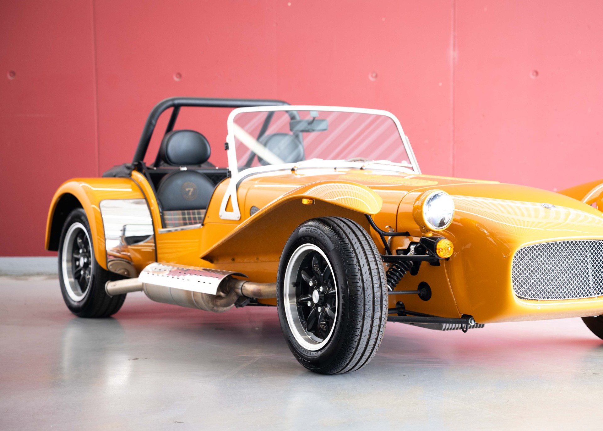 CATERHAM Super Seven 2000 SV (MY26, Swiss new car, Bronze Yellow special paint, 24-month factory warranty, delivery March 27)-image-9
