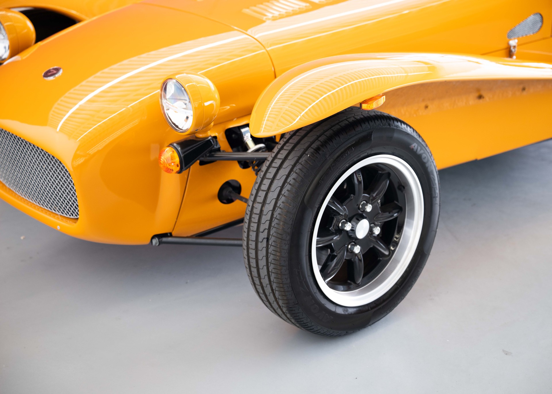 CATERHAM Super Seven 2000 SV (MY26, Swiss new car, Bronze Yellow special paint, 24-month factory warranty, delivery March 27)-image-13