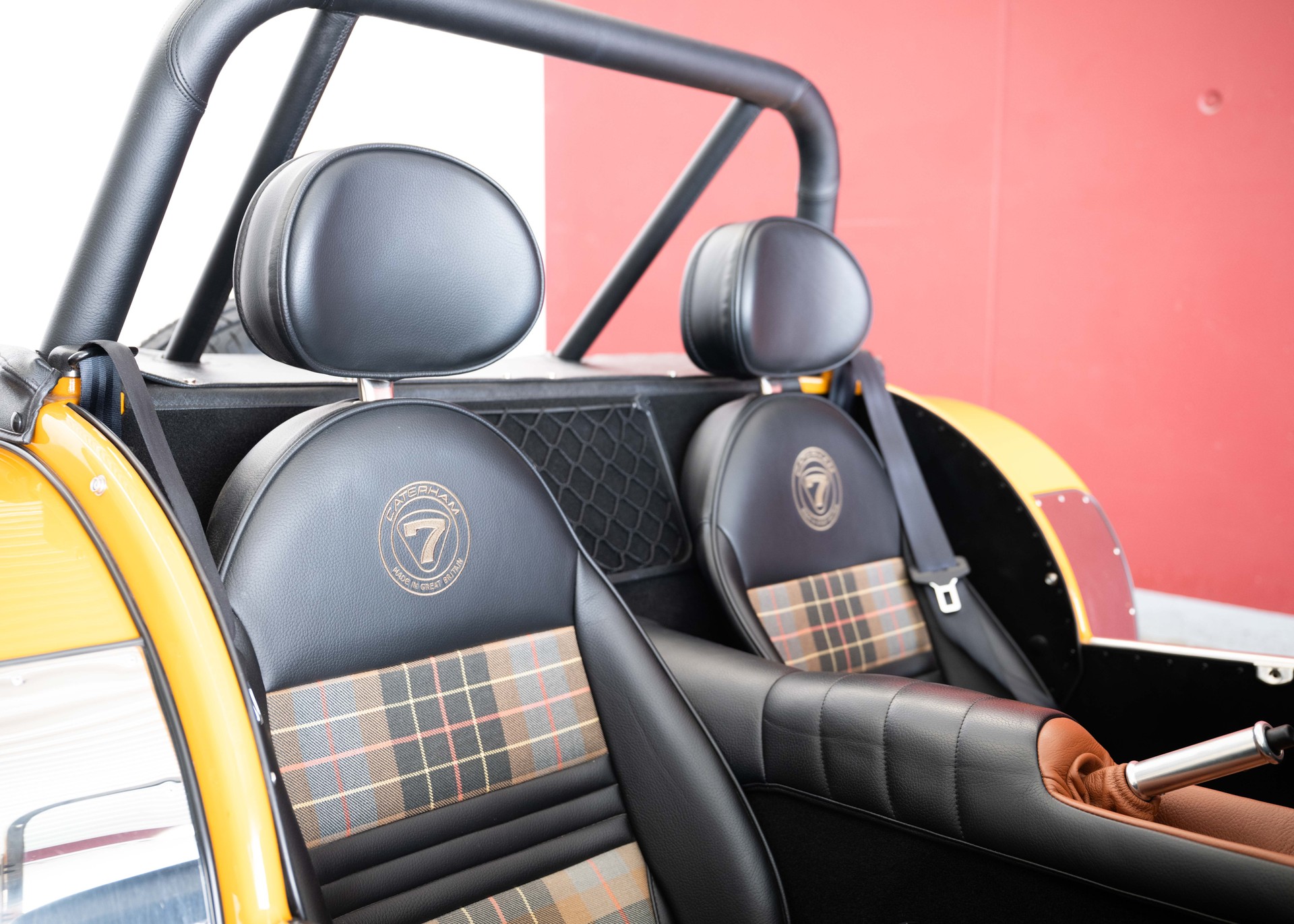 CATERHAM Super Seven 2000 SV (MY26, Swiss new car, Bronze Yellow special paint, 24-month factory warranty, delivery March 27)-image-26