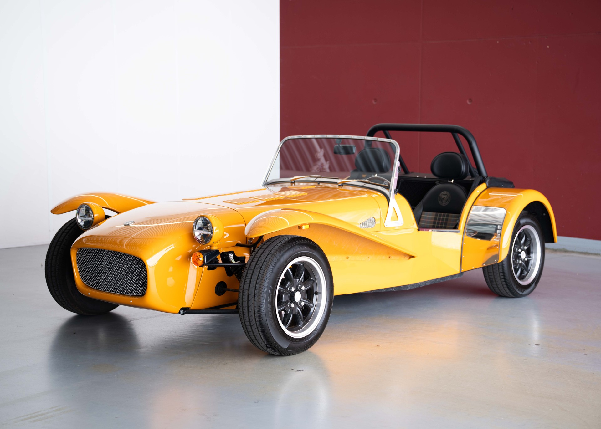 CATERHAM Super Seven 2000 SV (MY26, Swiss new car, Bronze Yellow special paint, 24-month factory warranty, delivery March 27)-image-4