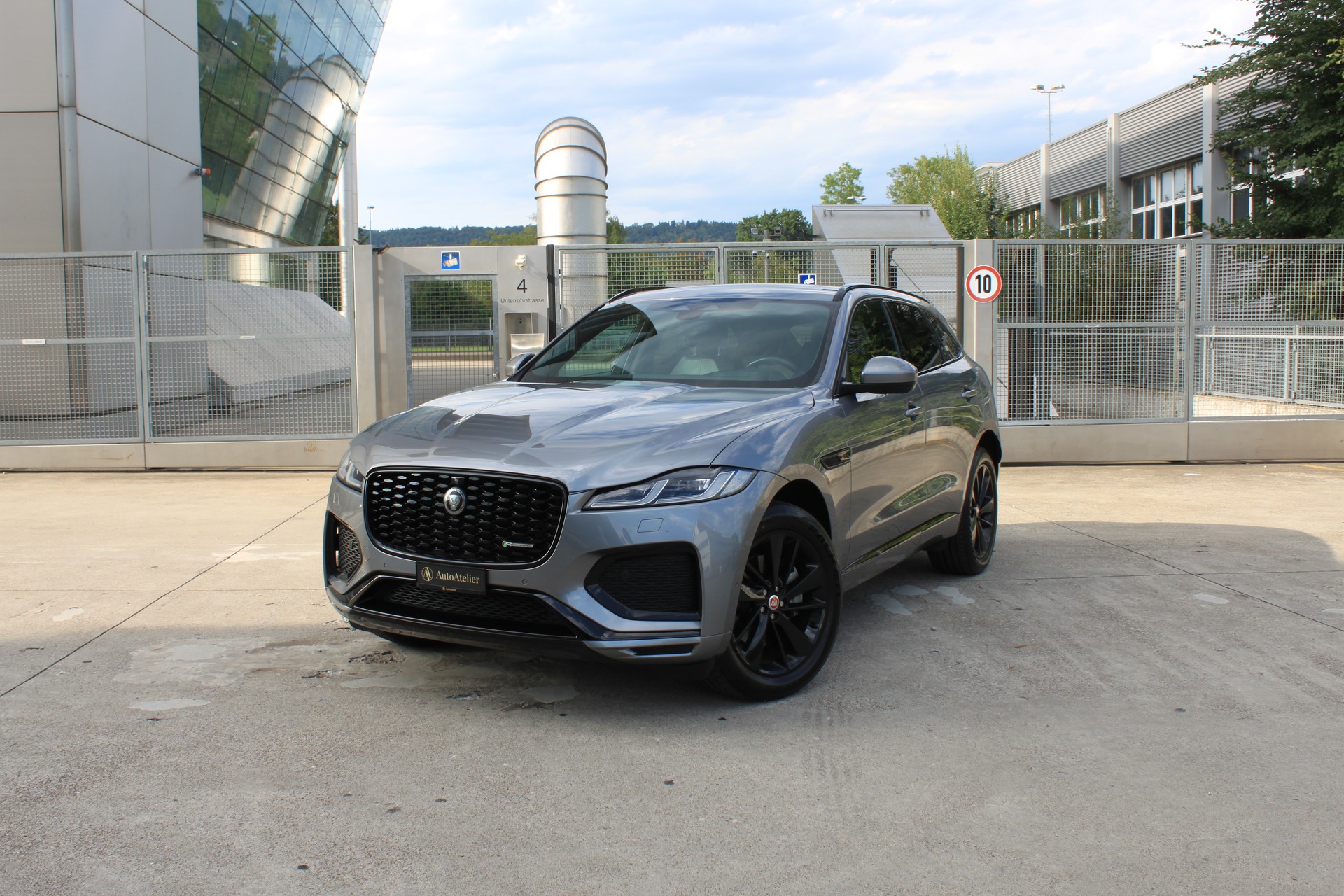 JAGUAR F-Pace 2.0 D200 R-Dynamic MHEV SE AWD-image-6