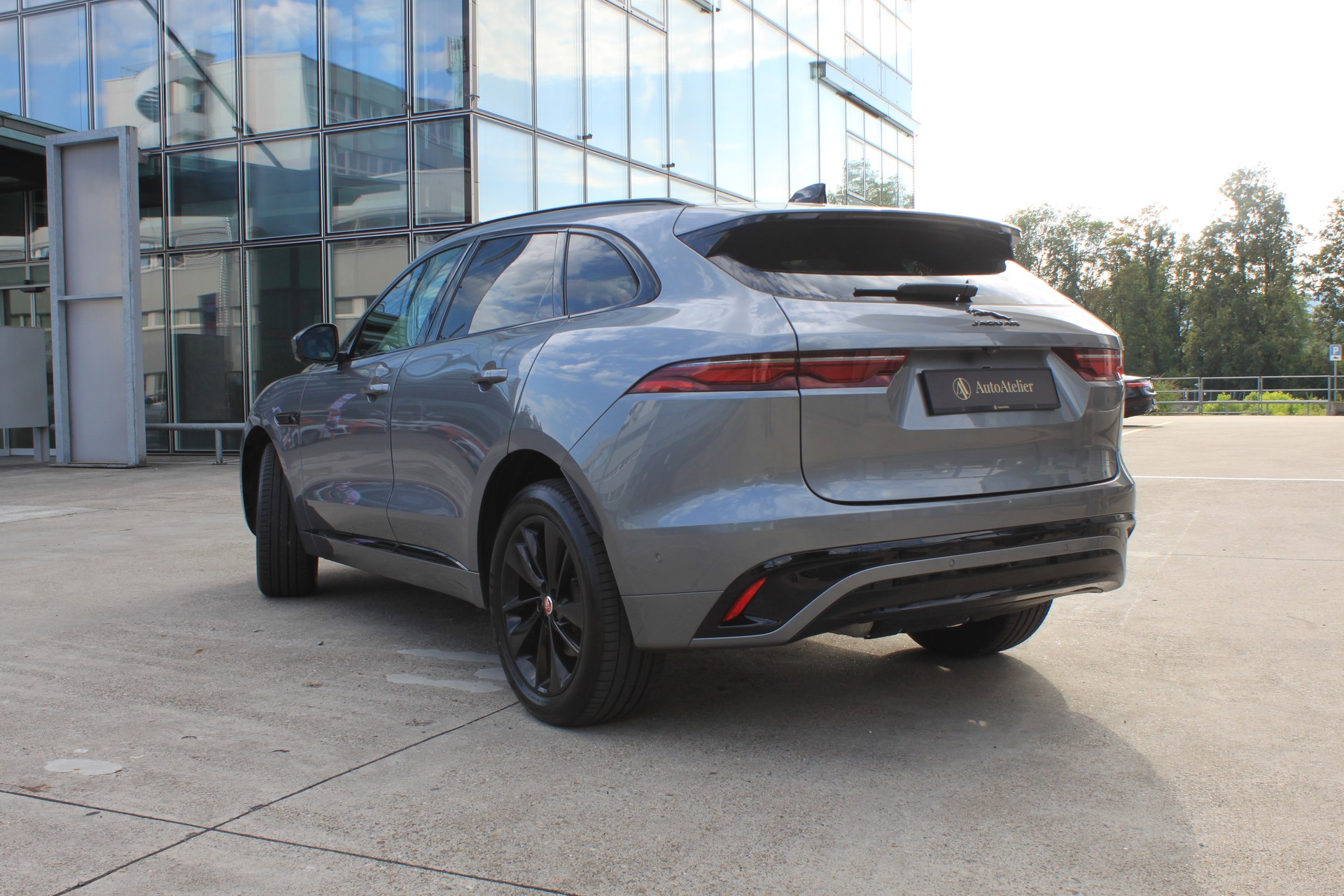 JAGUAR F-Pace 2.0 D200 R-Dynamic MHEV SE AWD-image-7