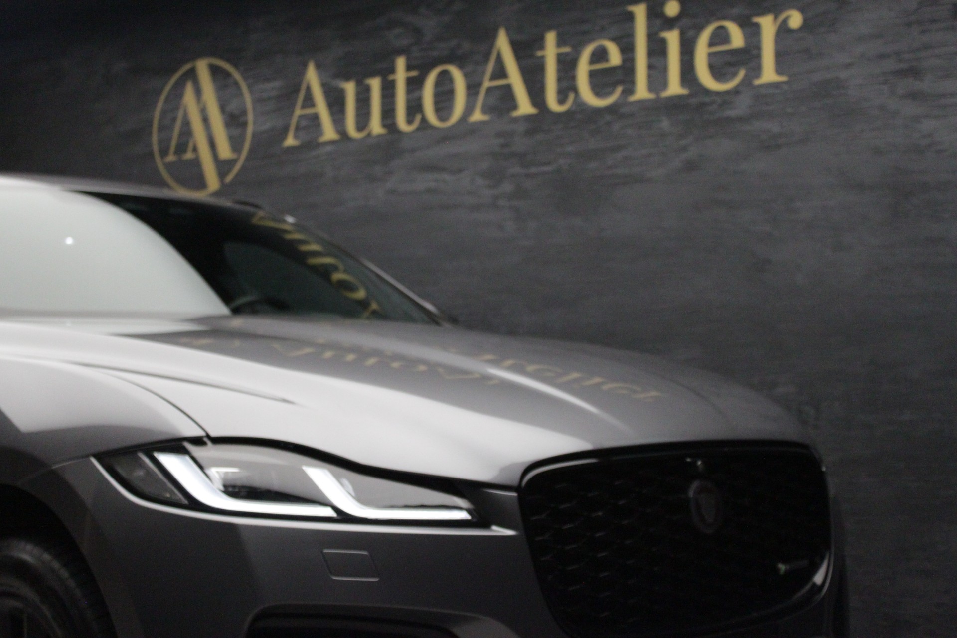 JAGUAR F-Pace 2.0 D200 R-Dynamic MHEV SE AWD-image-5