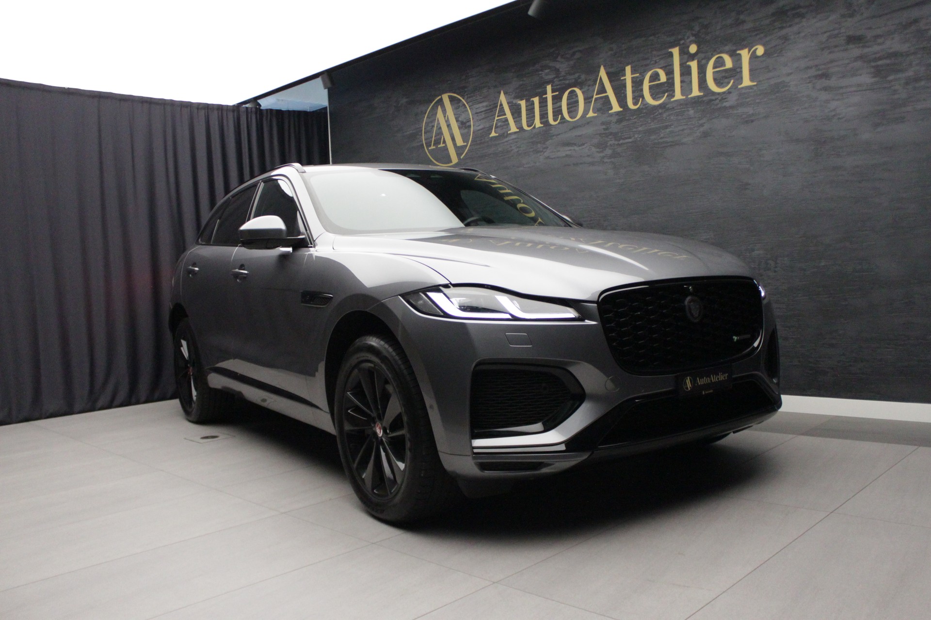JAGUAR F-Pace 2.0 D200 R-Dynamic MHEV SE AWD-showroom-element-3