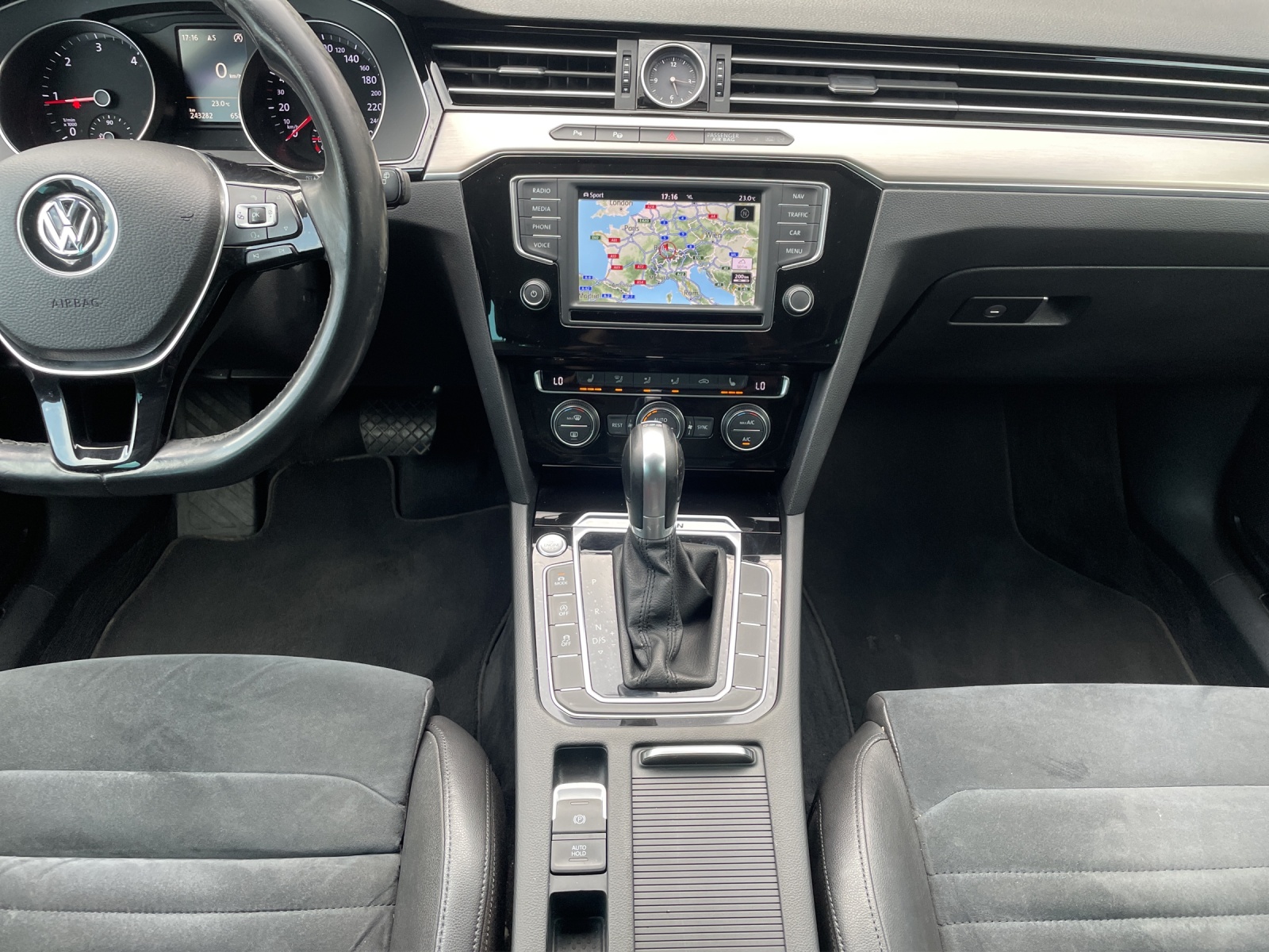 VW Passat Variant 2.0 TDI BMT High. DSG 4Motion-image-15